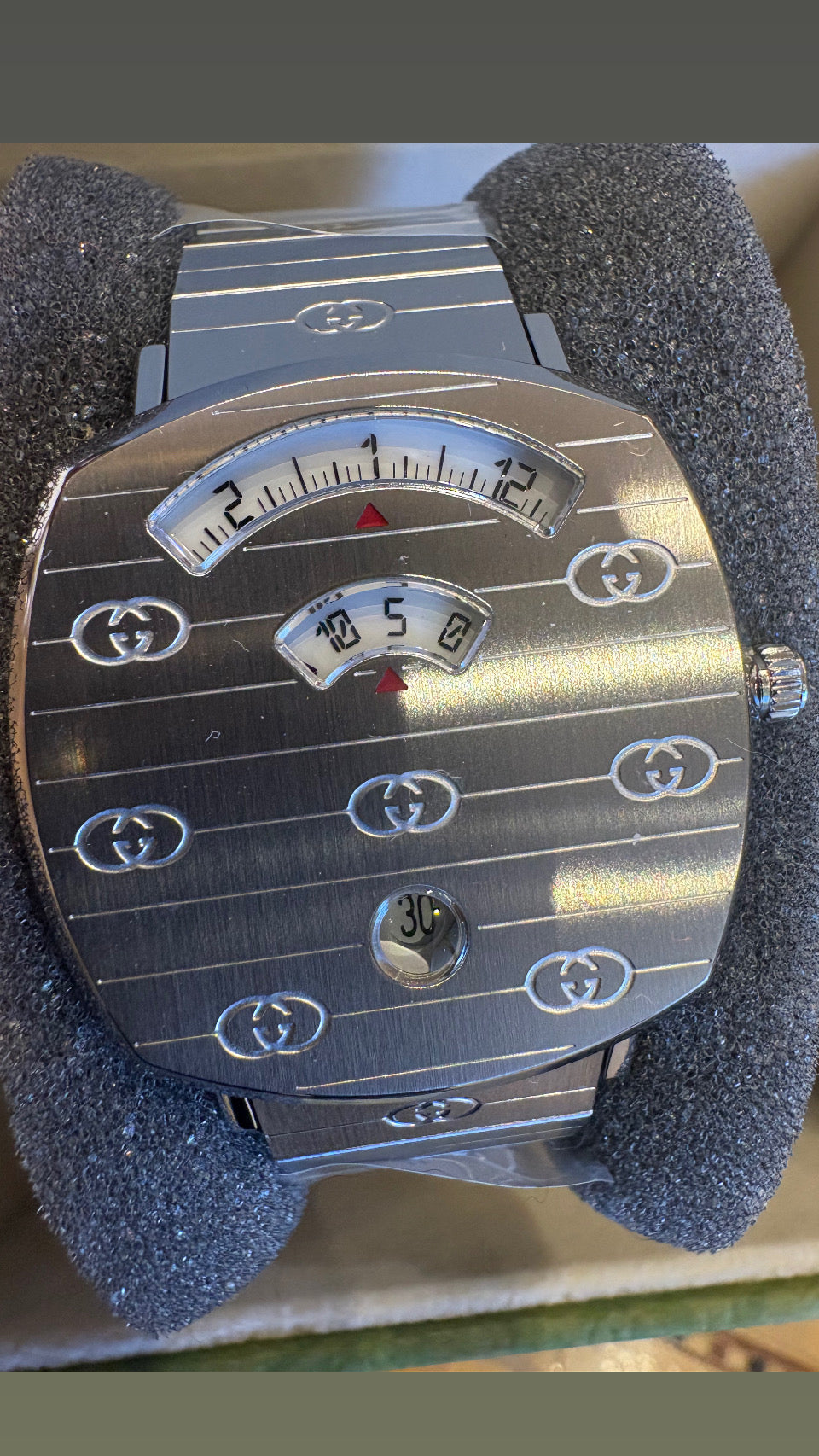 Gucci  Grip orologio Gucci Grip  in acciaio inossidabile con motivo GG inciso .nuovo