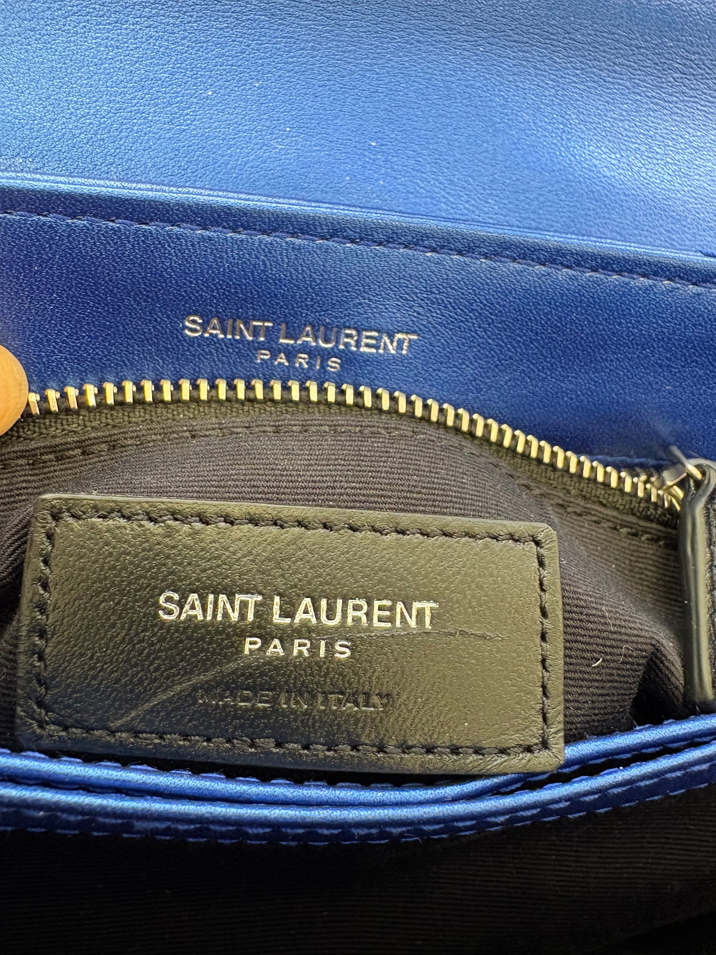 Ysl Loulou Toy in pelle matelasse’ azzurro metallizzato. Nuovo
