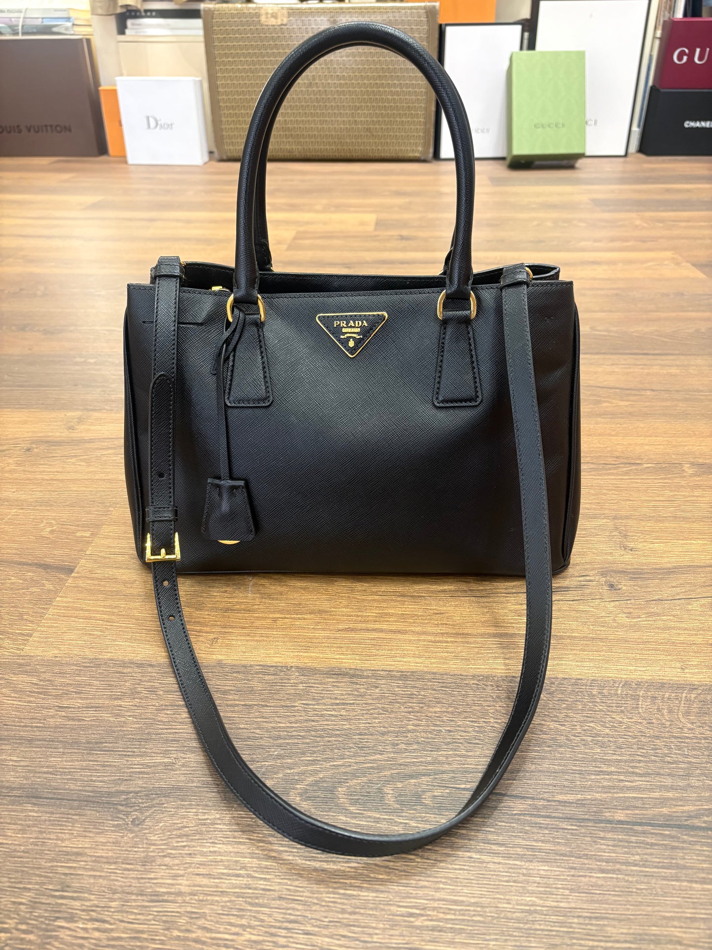 Prada Galleria Medium in Pelle Saffiano Nero
