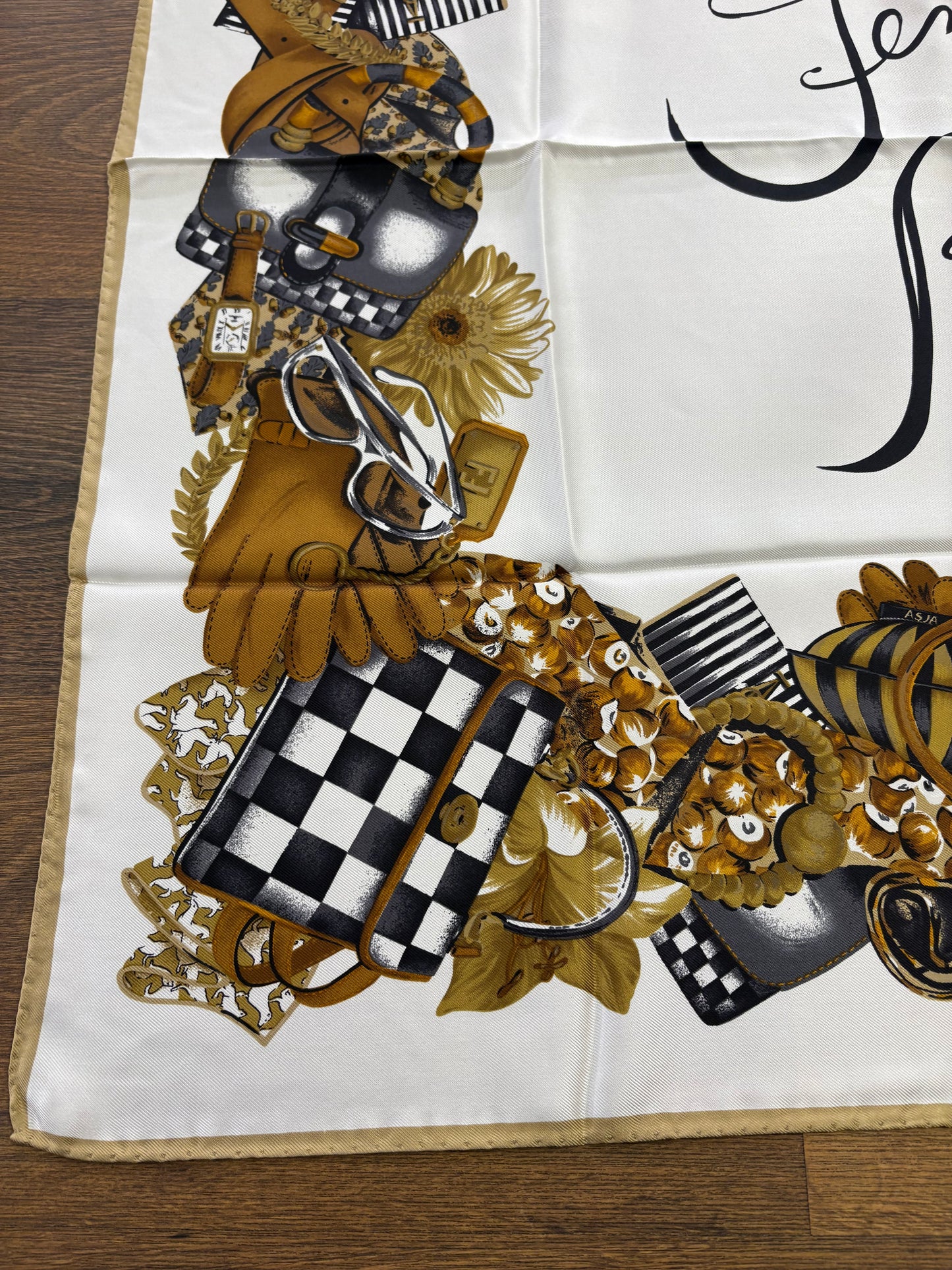 Fendi foulard in seta . Nuovo