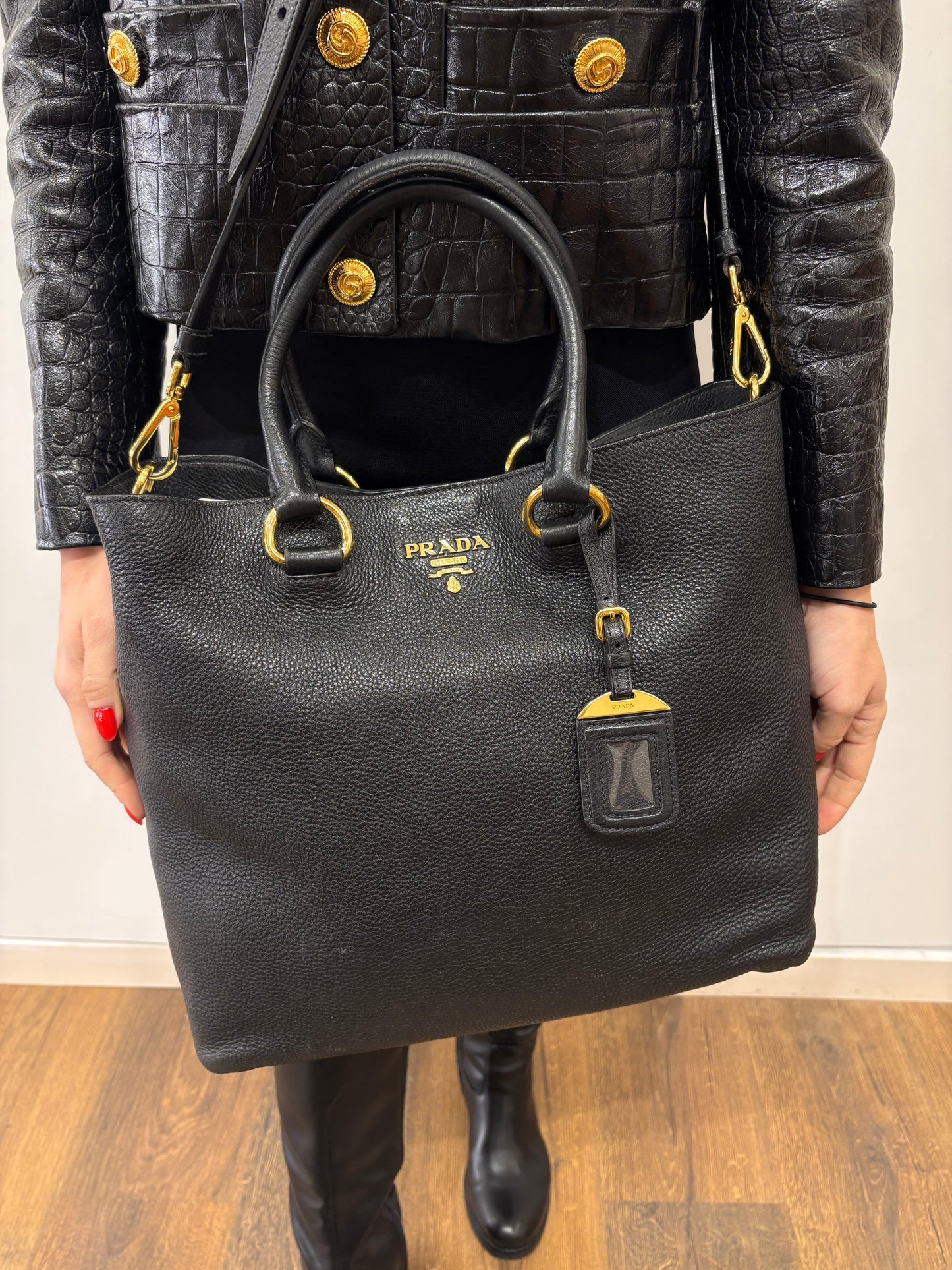Prada borsa tote in pelle nera martellata