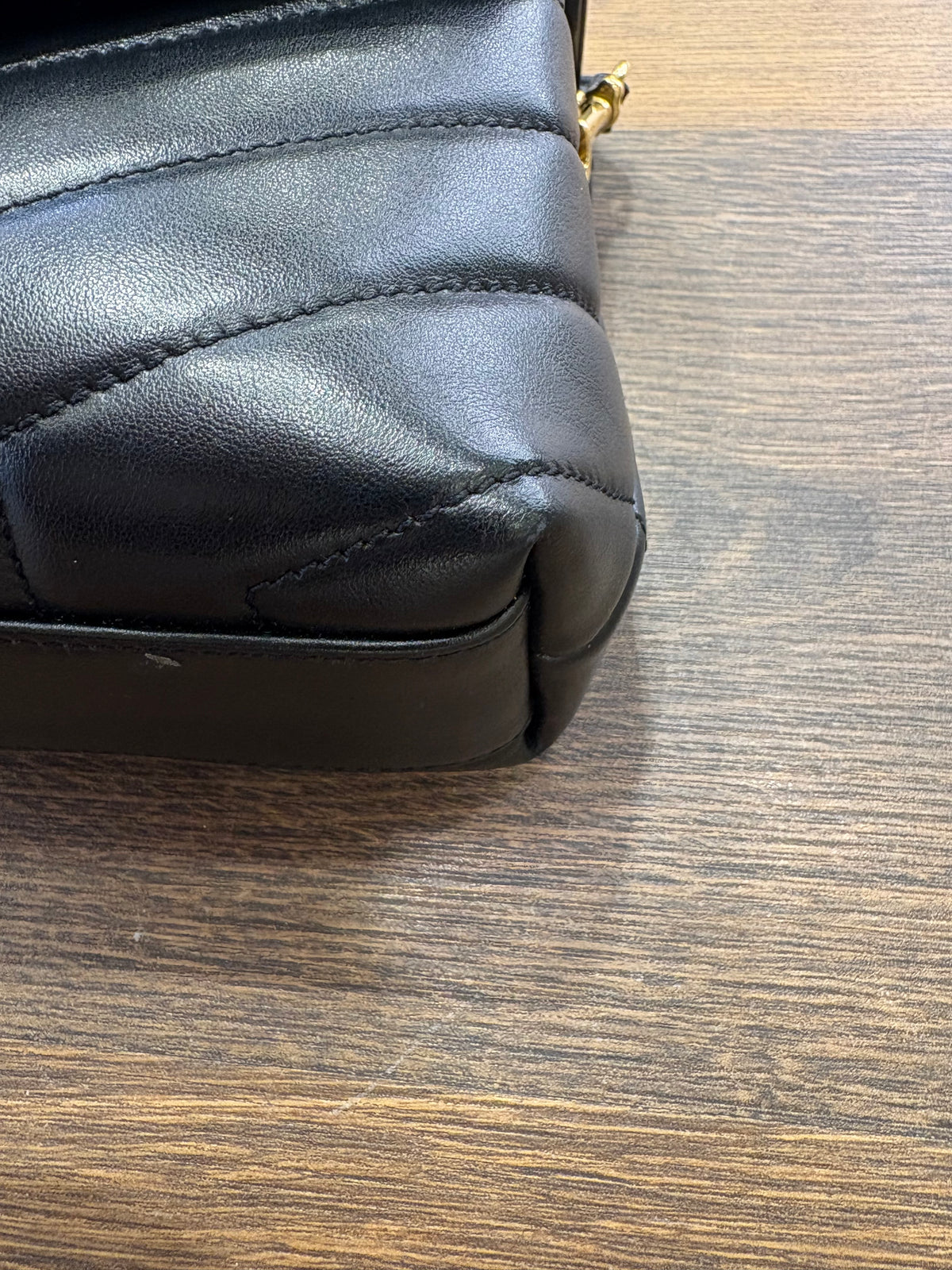 Saint Laurent Loulou Toy/Mini d'Archivio in Pelle Matelassé Nera con Hardware Dorato