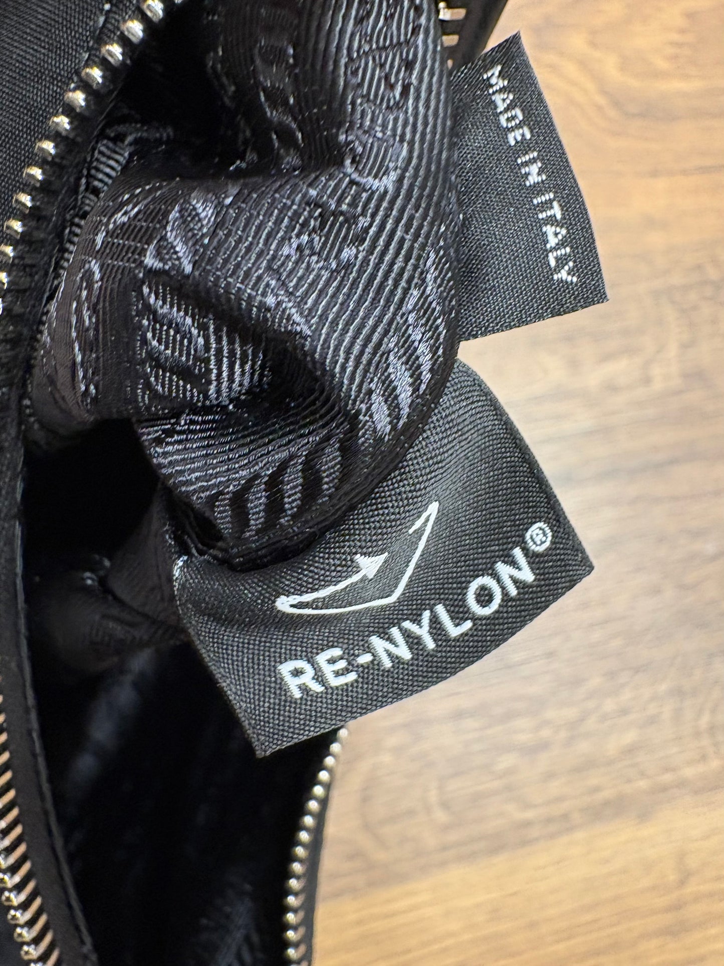 Prada Re-Edition 2005. Nuova