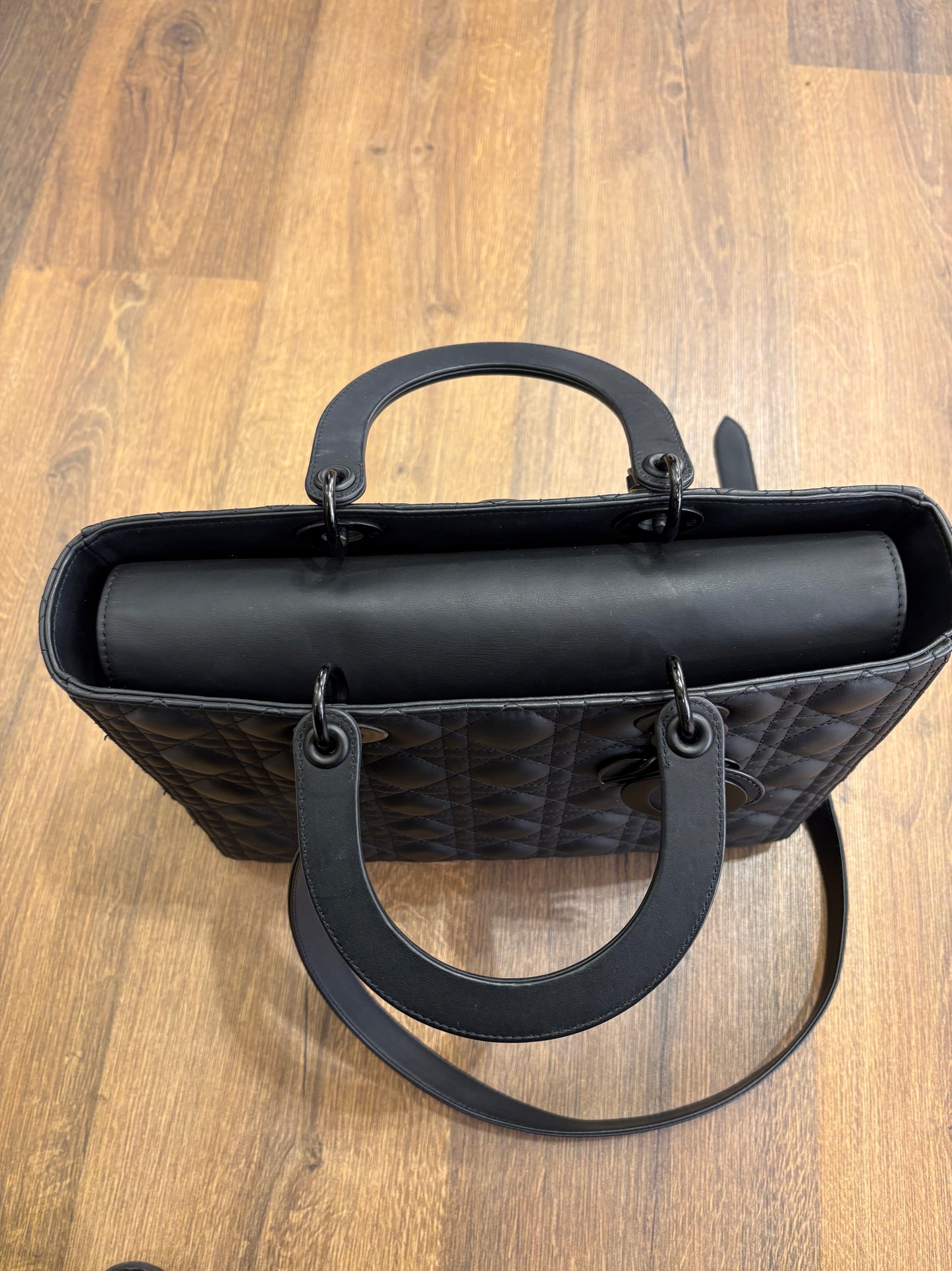 Lady Dior large in pelle ultra opaca cannage nero