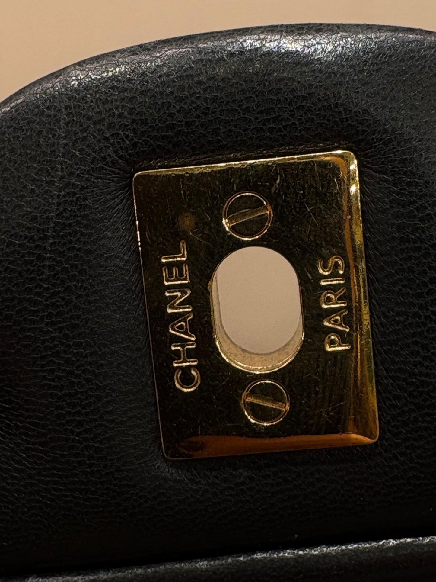 Chanel Classic Double Flap Jumbo 30 cm Pelle di Agnello Nera con Hardware Dorato