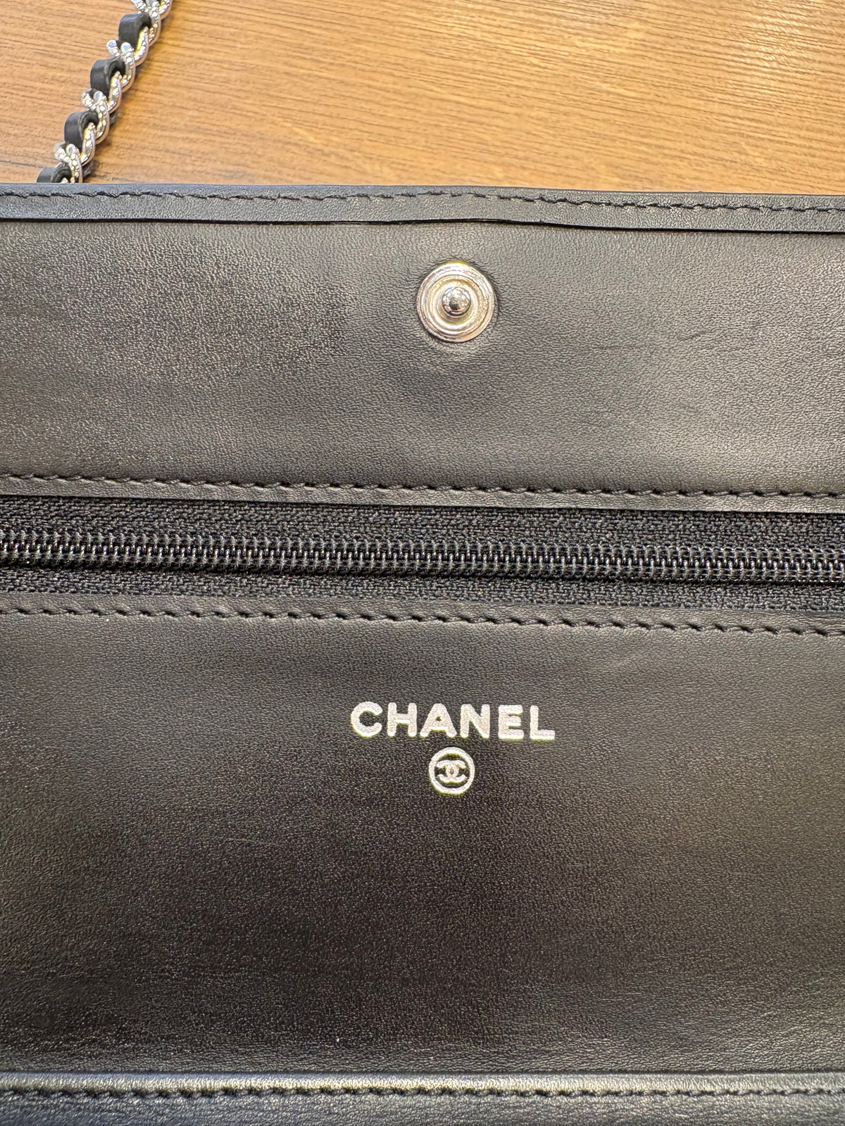 Chanel  Wallet on Chain (WOC) Cambon in Pelle di Vitello Trapuntata Nera Metallo Argento