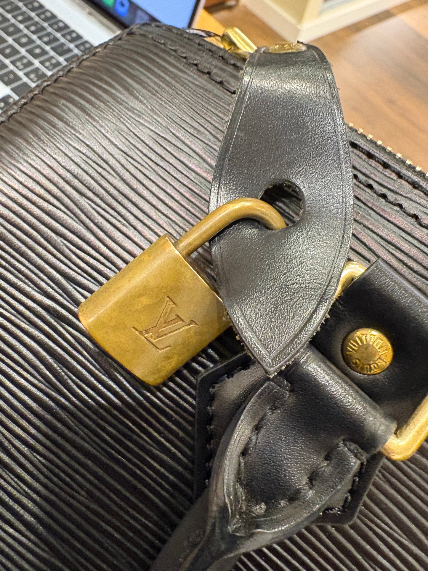 Louis Vuitton speedy in pelle epi nero