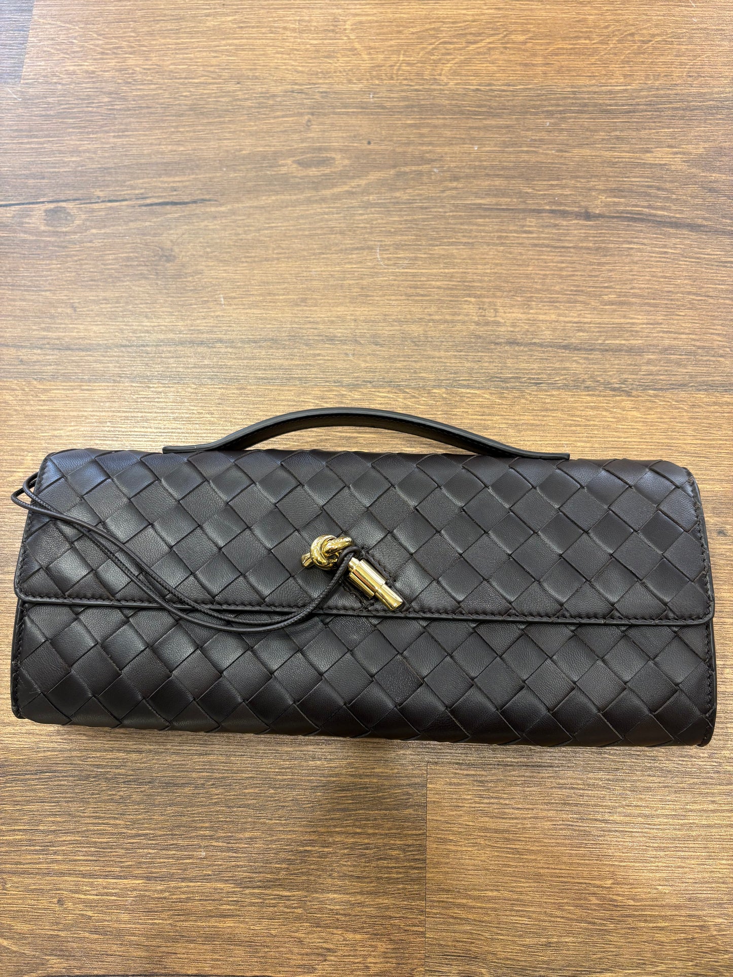 Bottega Veneta Andiamo clutch (fondant). Nuovo