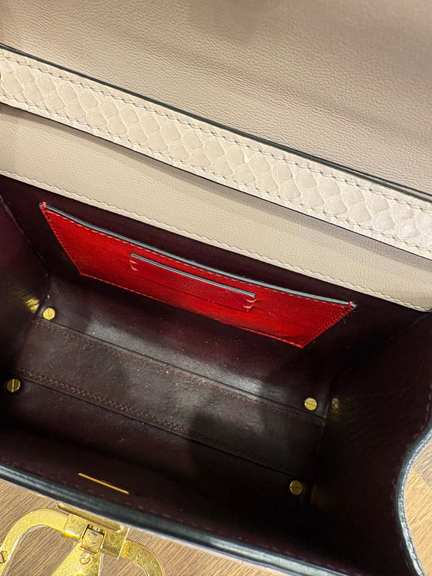 Valentino Garavani VSLING borsa small in pitone rosa chiaro