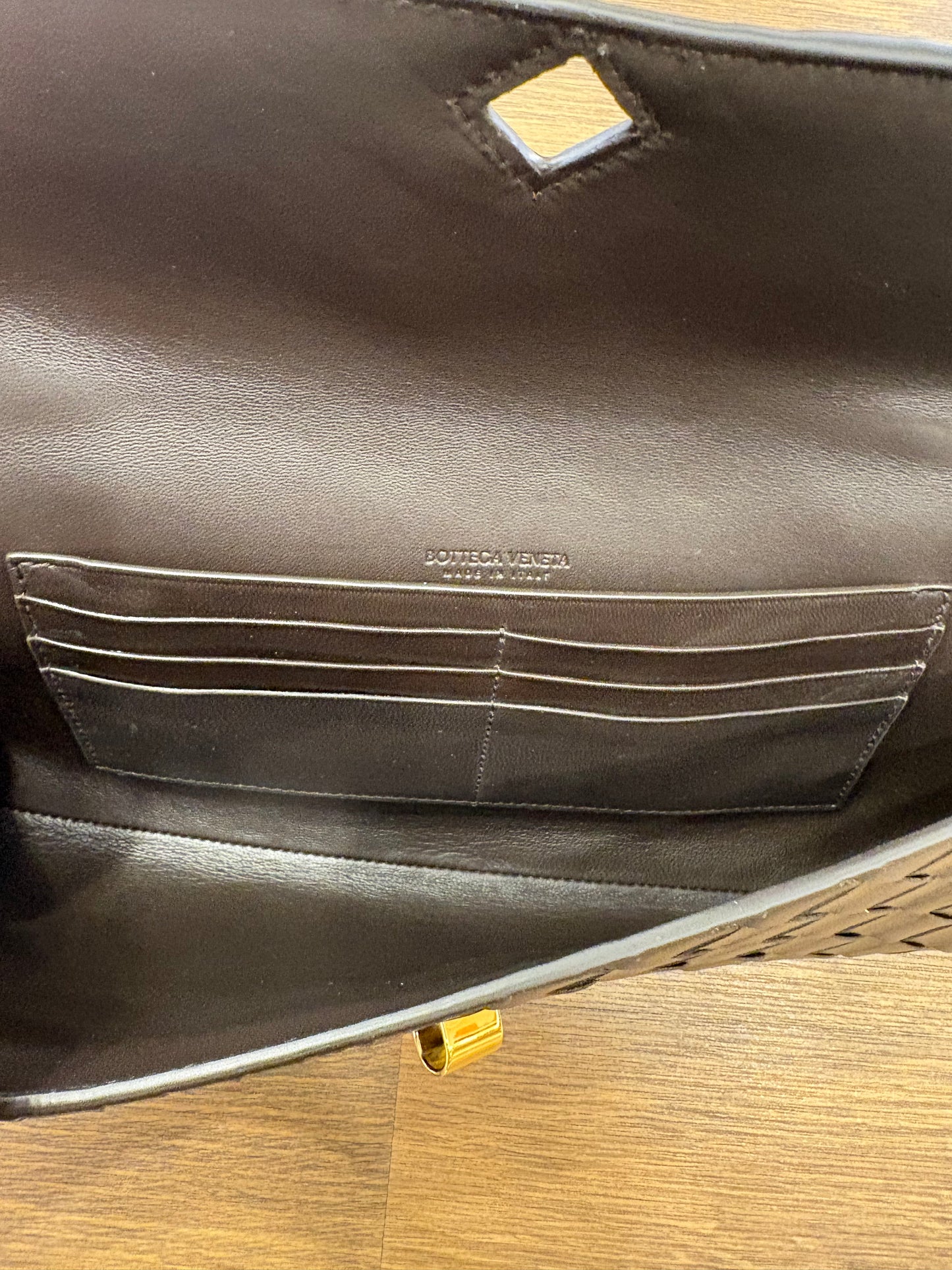 Bottega Veneta Andiamo clutch (fondant). Nuovo