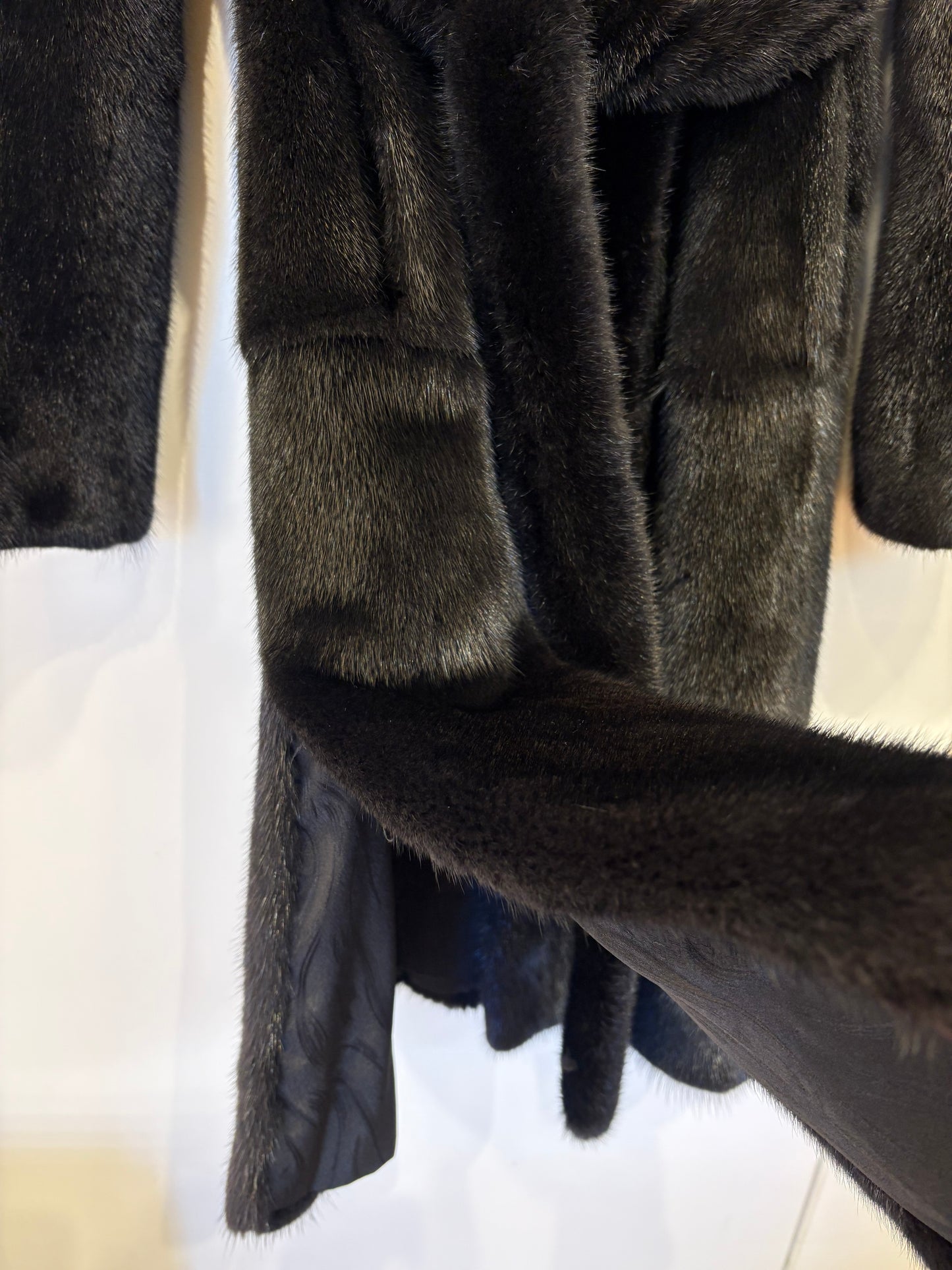 Visone nero con spacchi e cintura in vita 42