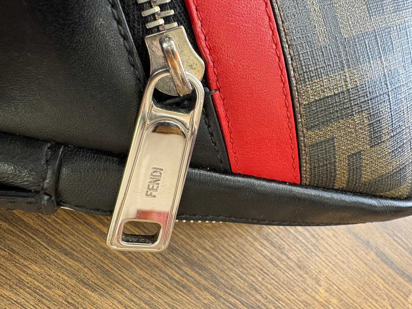 Zaino Monospalla Fendi FF Diagonal in Pelle e Tela Monogram  NeroTabacco