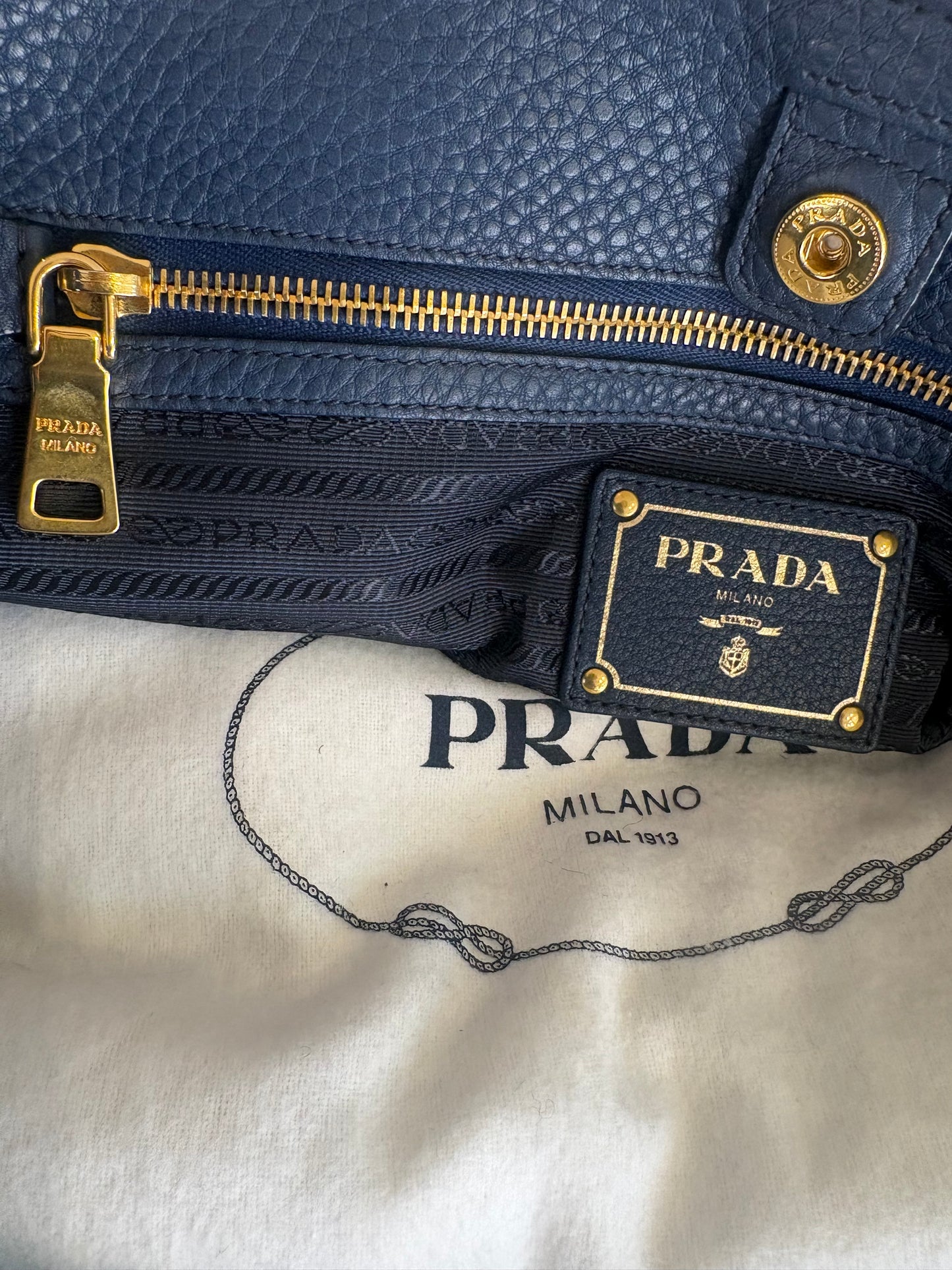 Prada tote bag pelle di daino martellata  blu cobalto