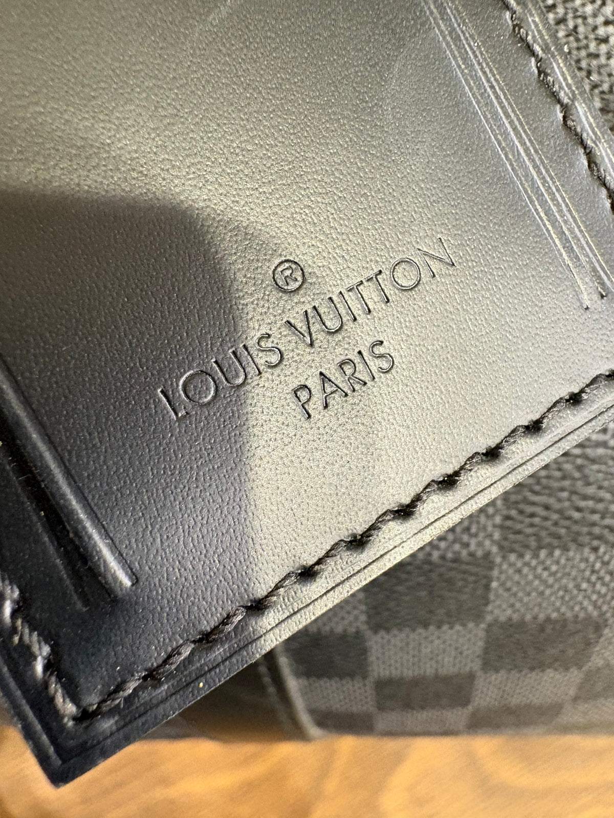 Louis Vuitton Keepall Bandoulière 55 in tela damier graphite e pelle nera