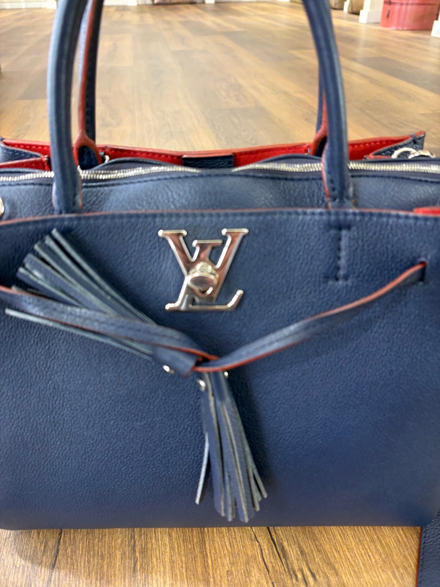 Louis Vuitton LockMe To in pelle azzurra