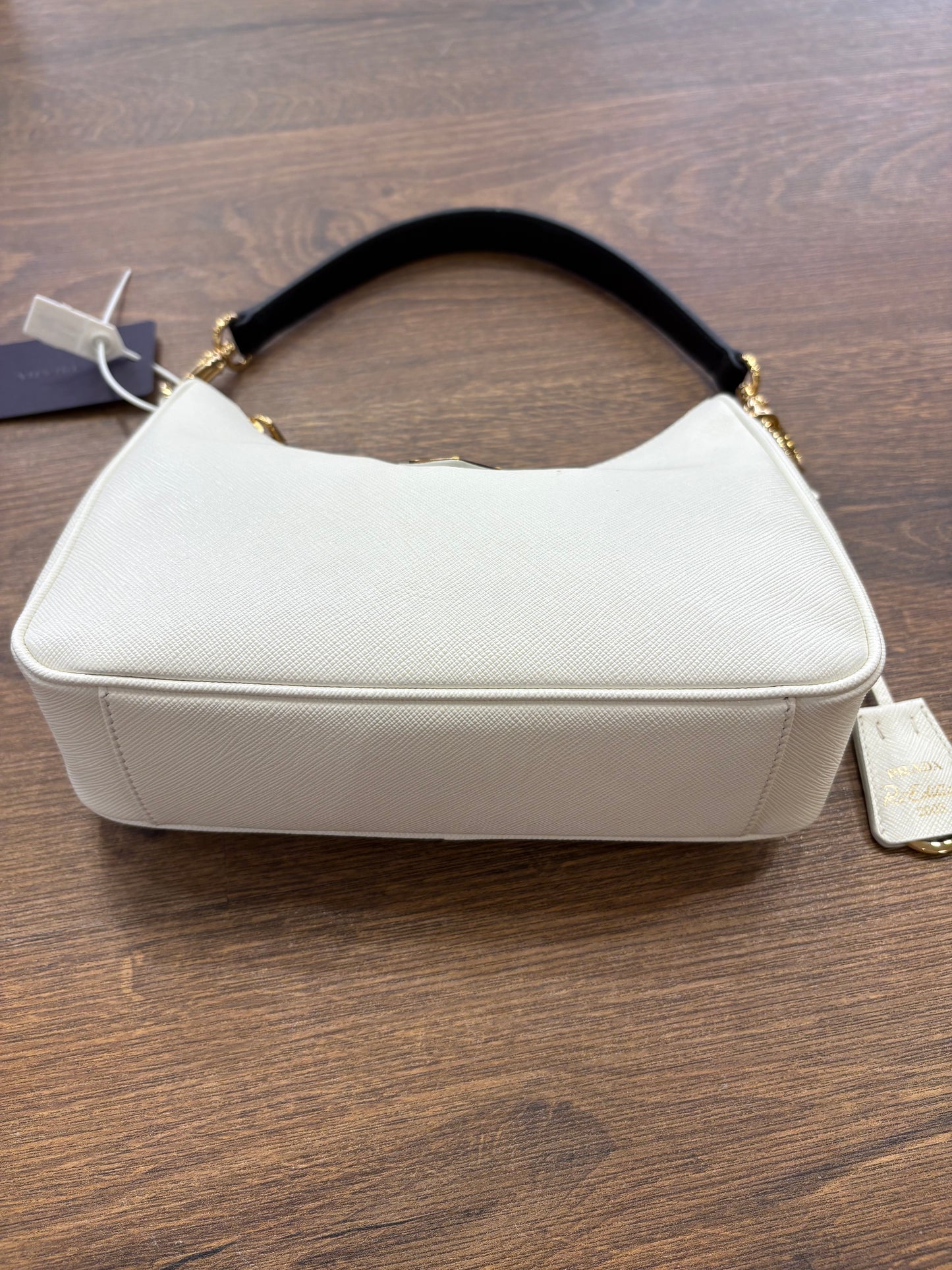 Borsa Prada Re-Edition 2005 in Pelle Saffiano Bianco e Dettagli Cocco Nero. Nuovo