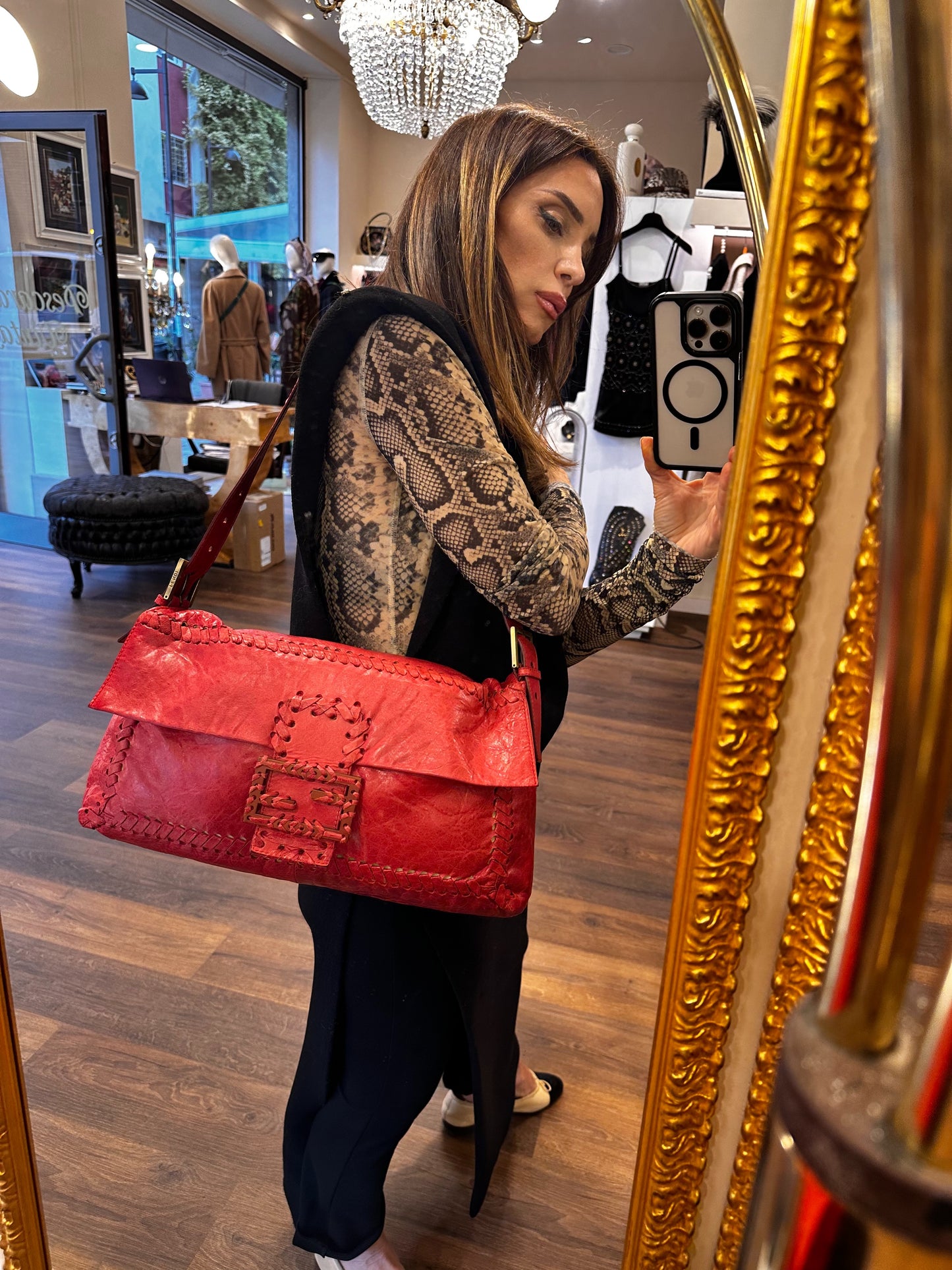 Fendi maxi baguette in pelle rossa , doppia tracolla