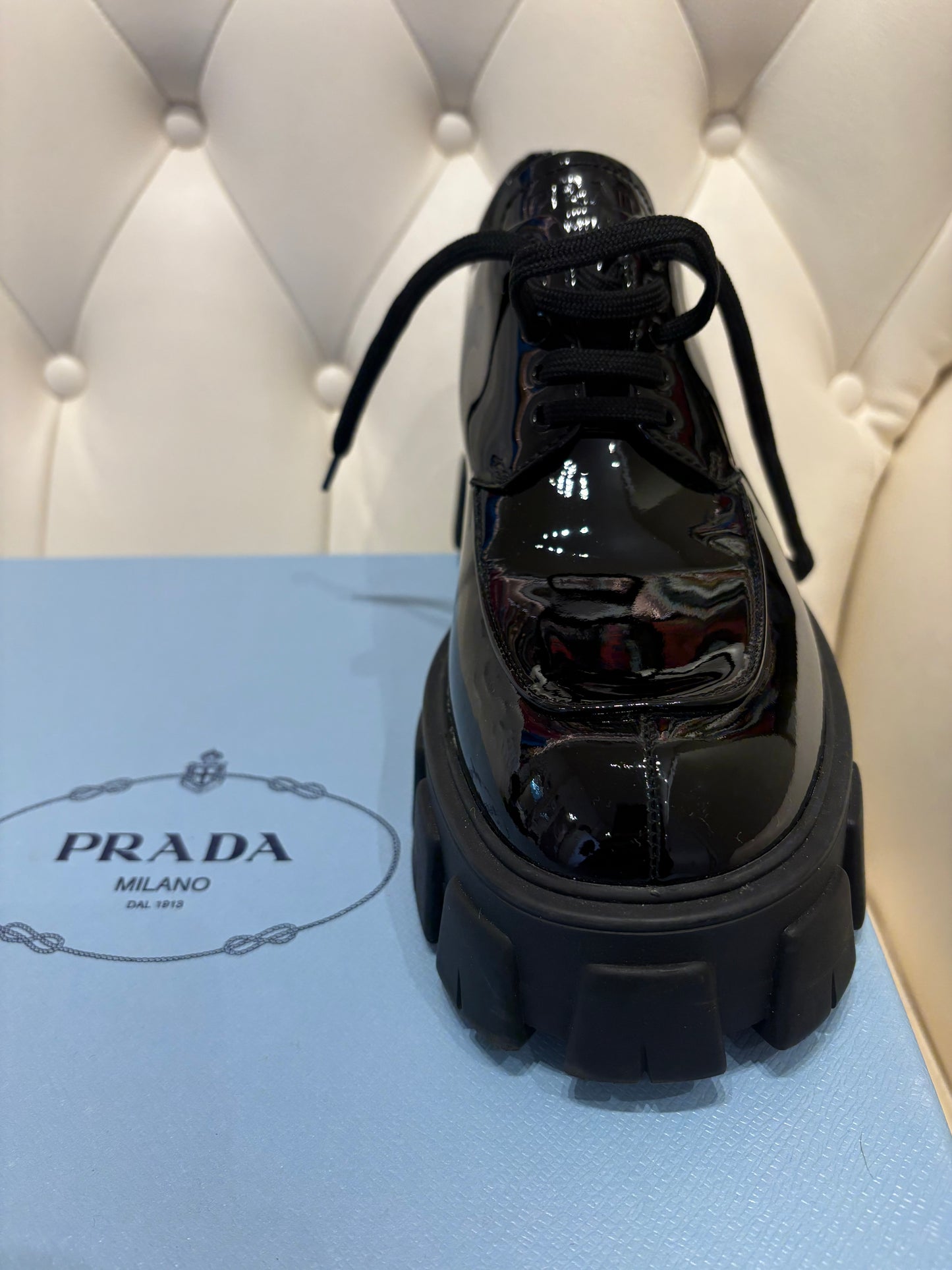 Prada mocassini Monolith stringati vernice 38