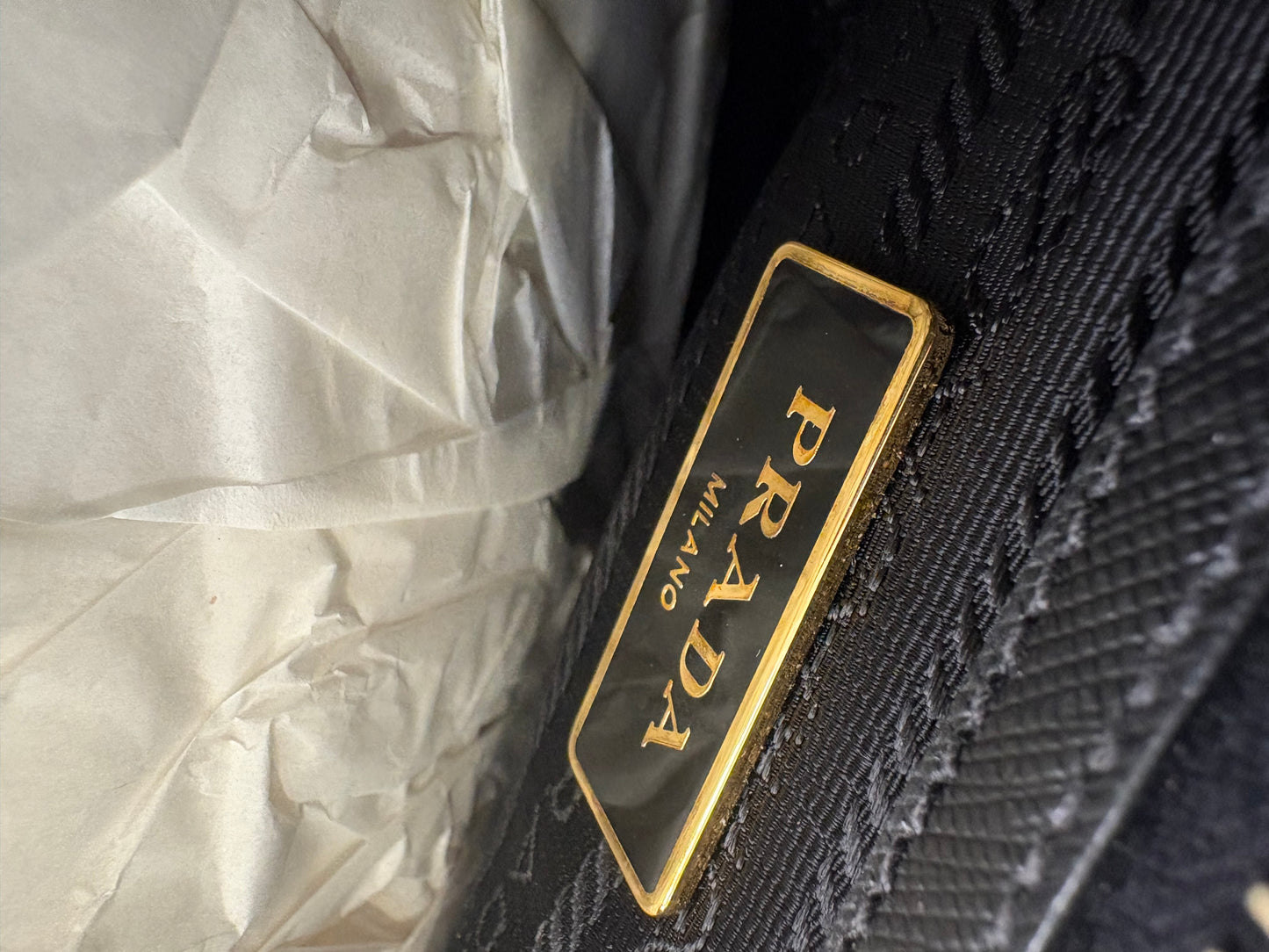Prada Galleria Medium in Pelle Saffiano Nero