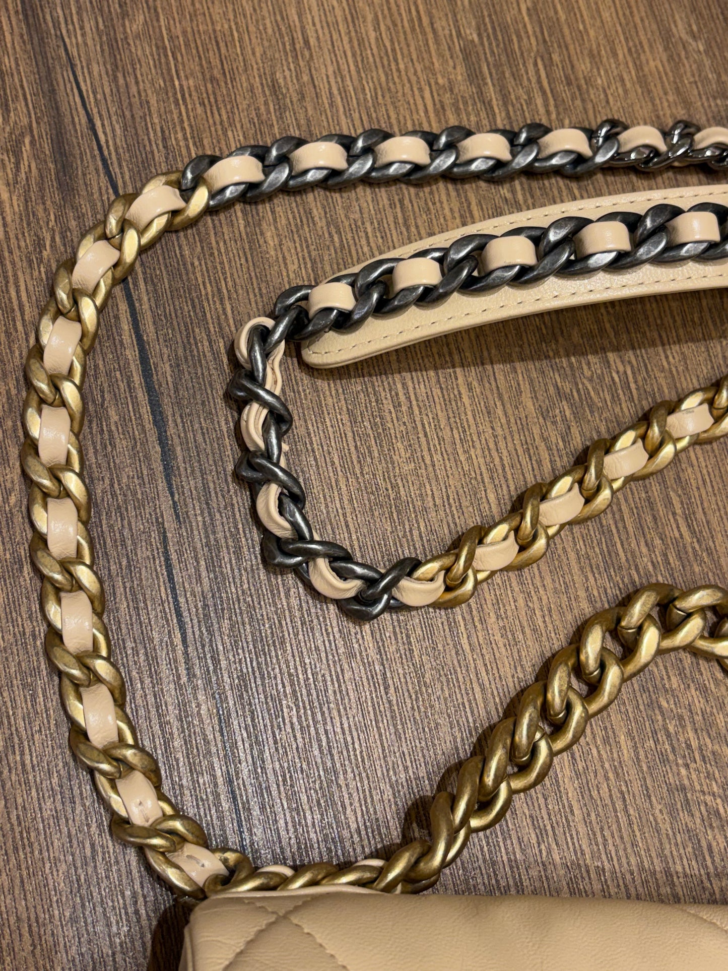 Borsa Chanel 19 Small – Pelle di Agnello Beige con Hardware Mixed Metal