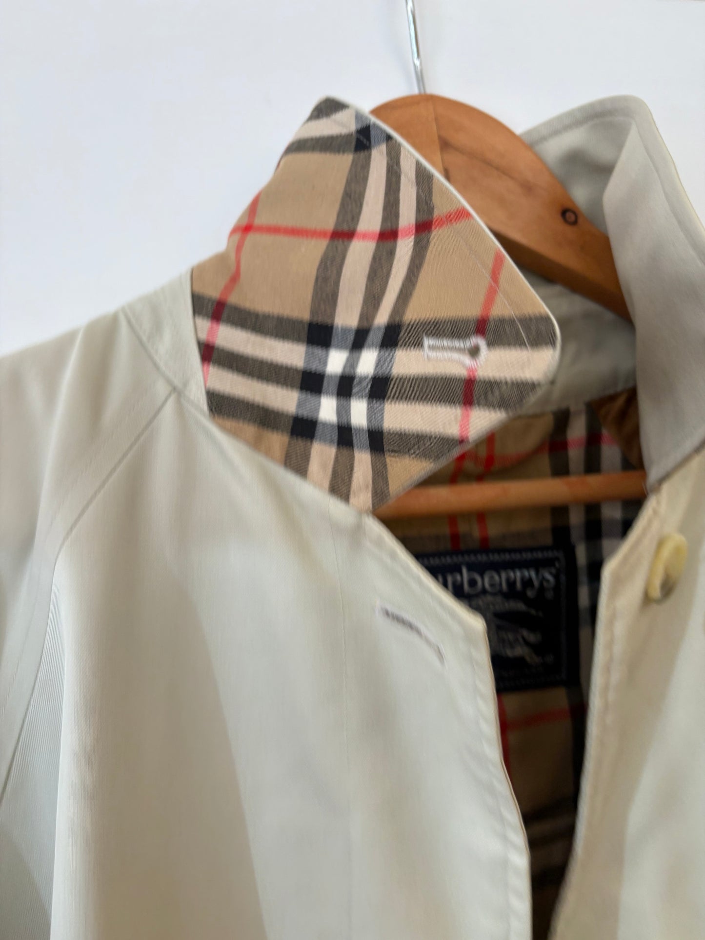 Burberrys’ trench sfoderato beige