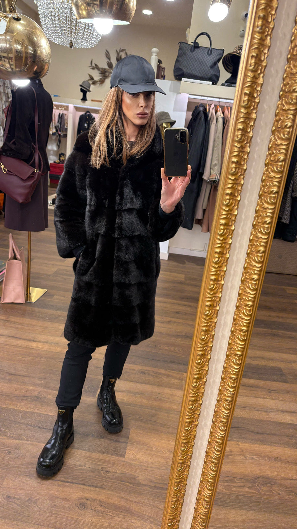 Visone nero avvitato taglio orizzontale