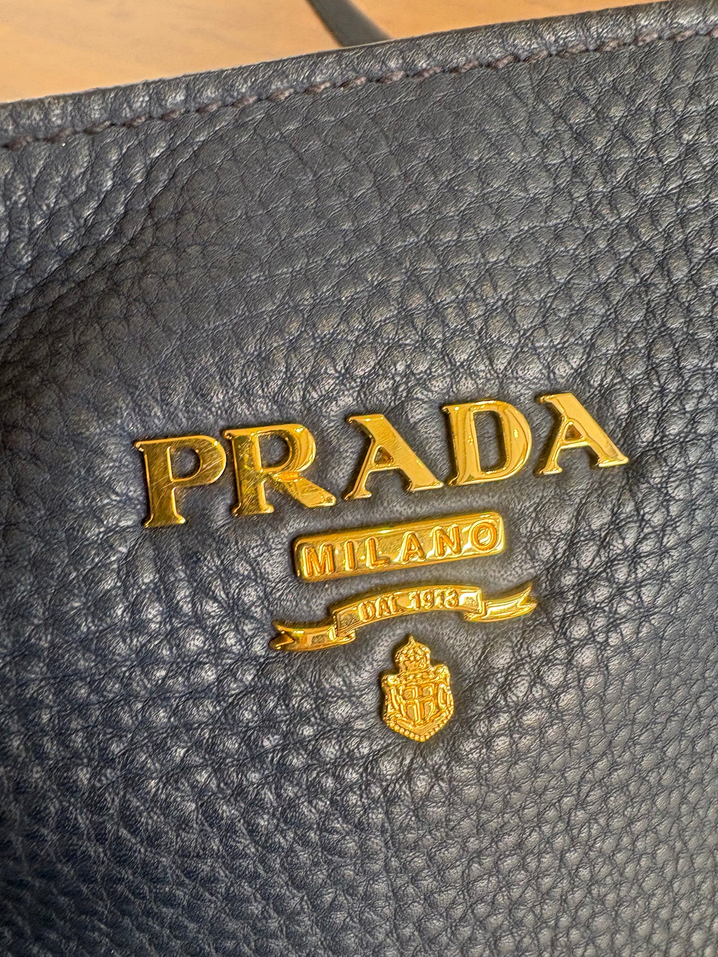 Prada tote bag pelle di daino martellata  blu cobalto