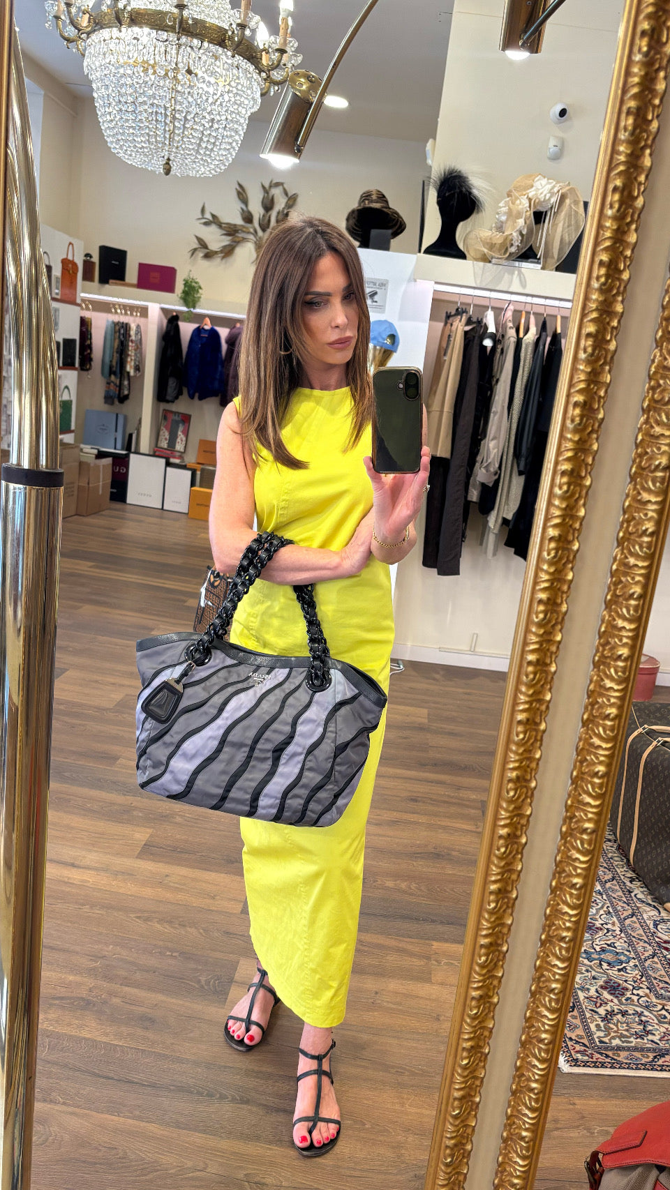 Borsa Tote Vintage Prada Waves in Nylon Tessuto e Pelle Nappa con Manici a Catena