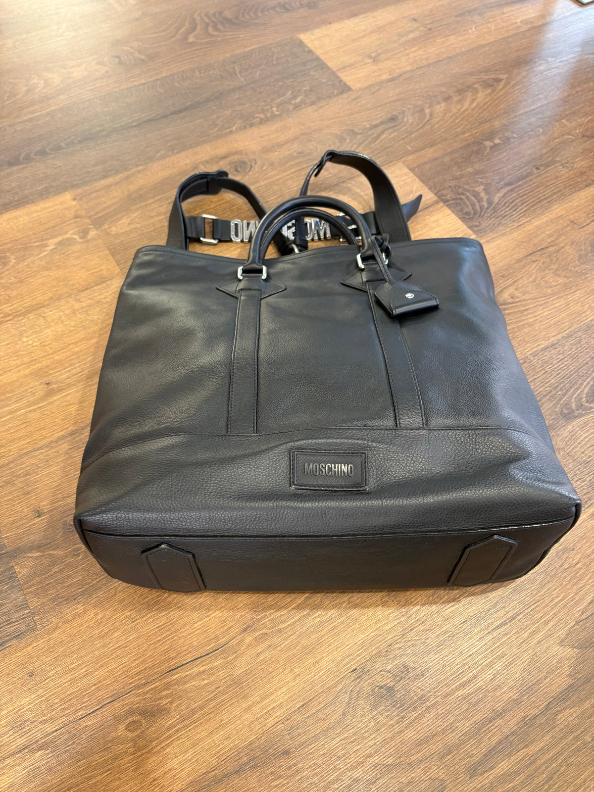 Moschino Maxi Borsa / Zaino Convertibile in Pelle Martellata con Lettering Logo
