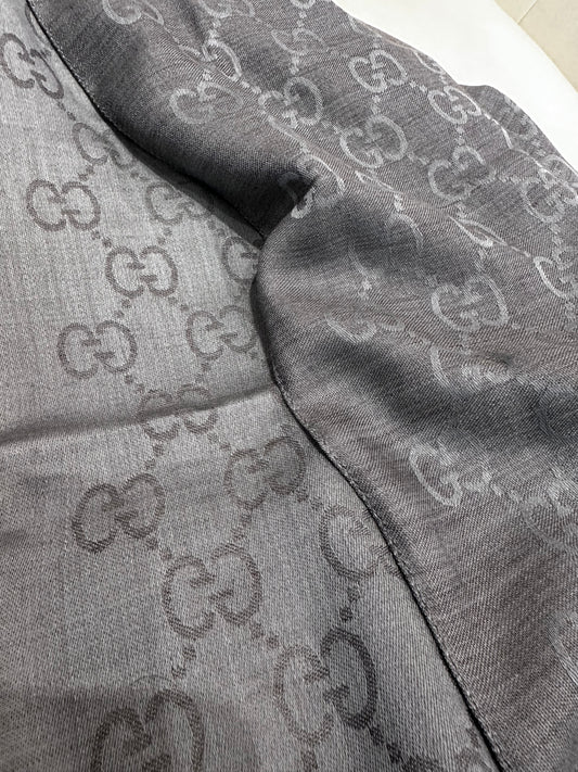 Gucci Sciarpa in lana e seta grigio logo GG