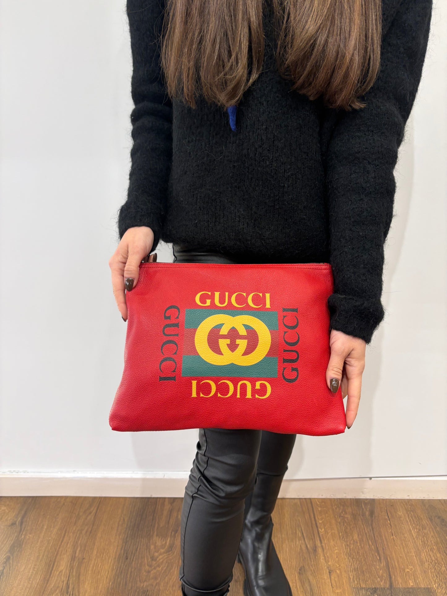 Gucci pochette in pelle con logo stampato