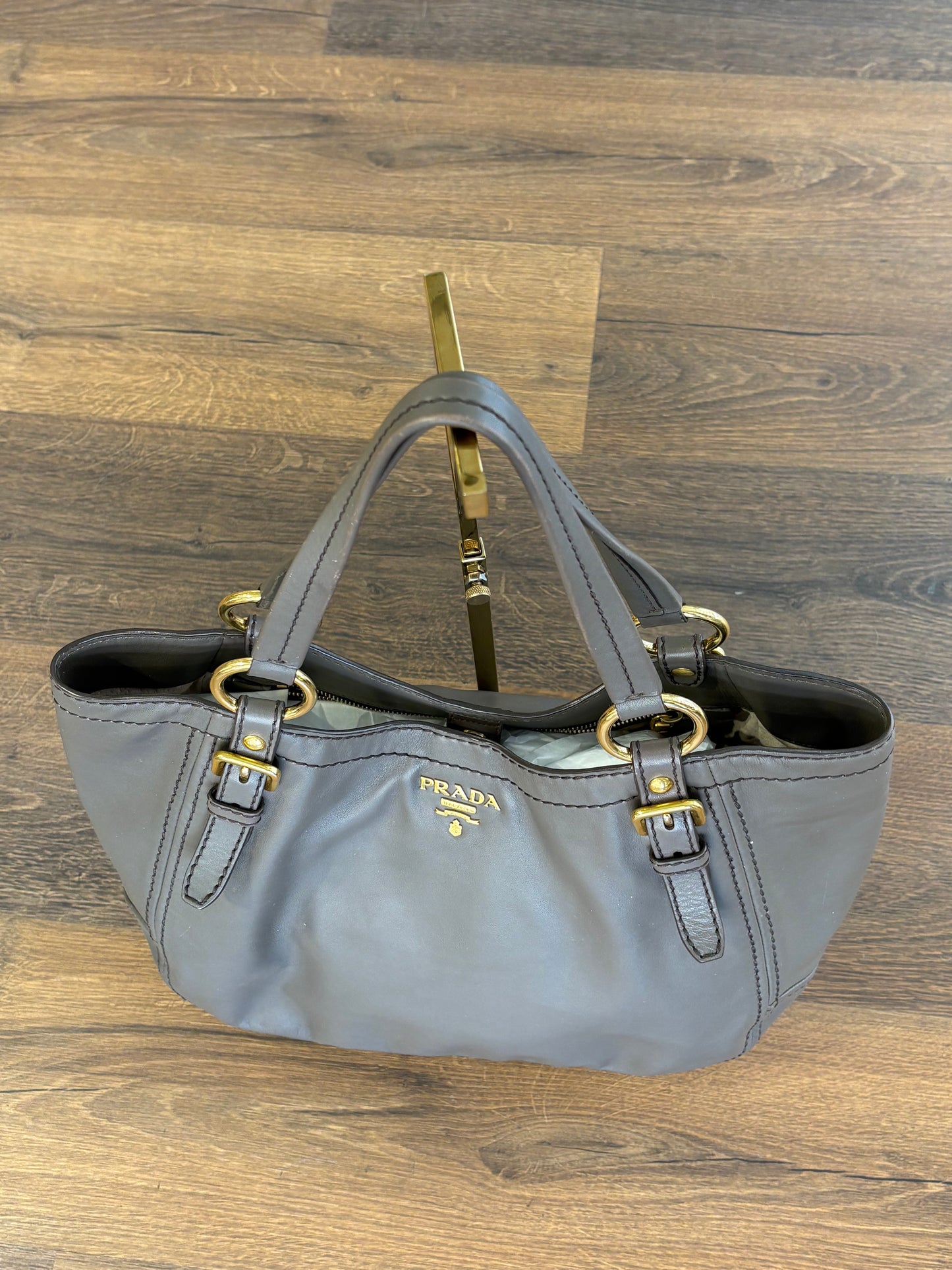 Prada   Borsa a Spalla Manici in Pelle Vitello Phenix Grigio Argilla