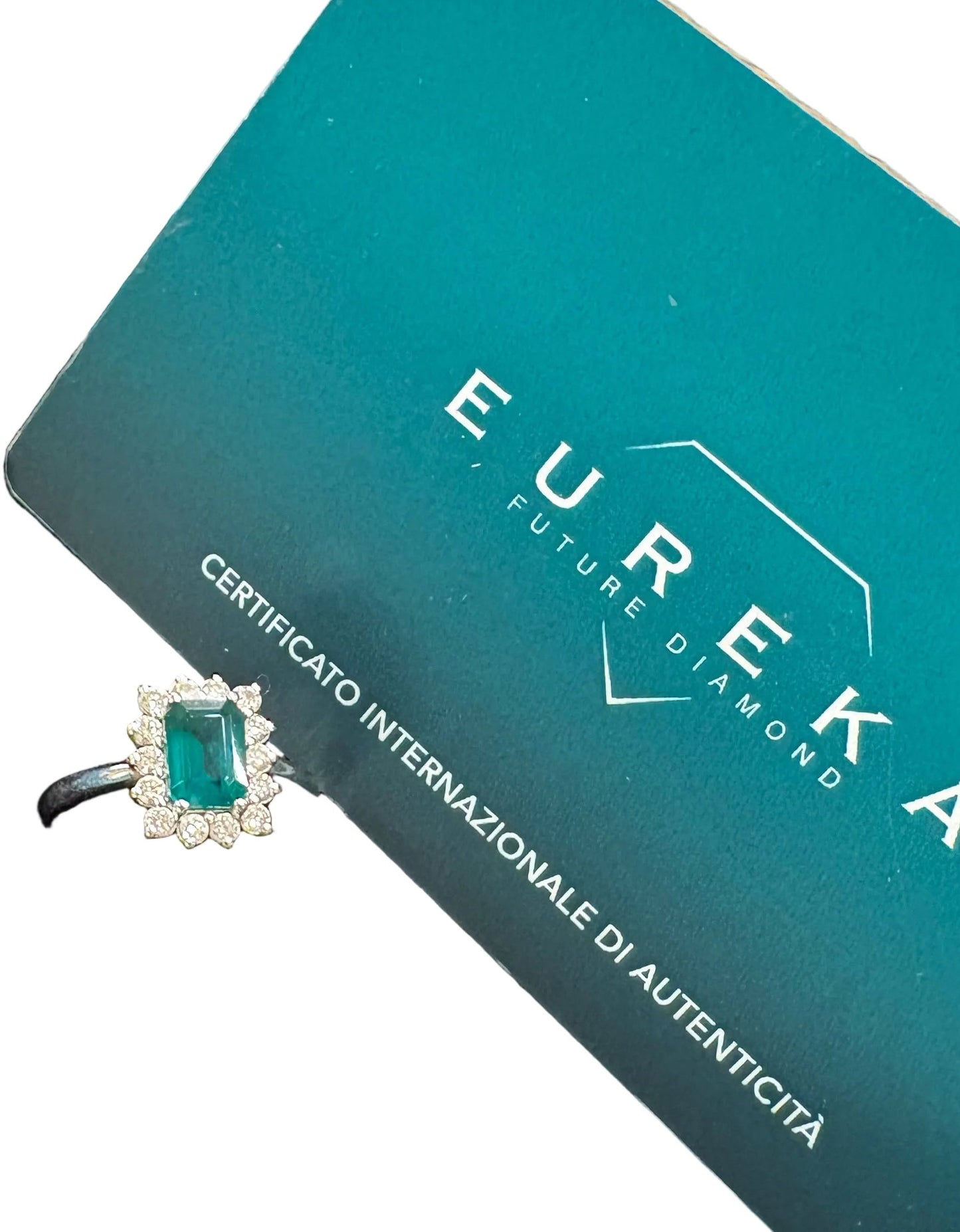 Eureka Future Diamond in Oro Bianco con Smeraldo 1,30 ct e Brillanti 0,30 ct