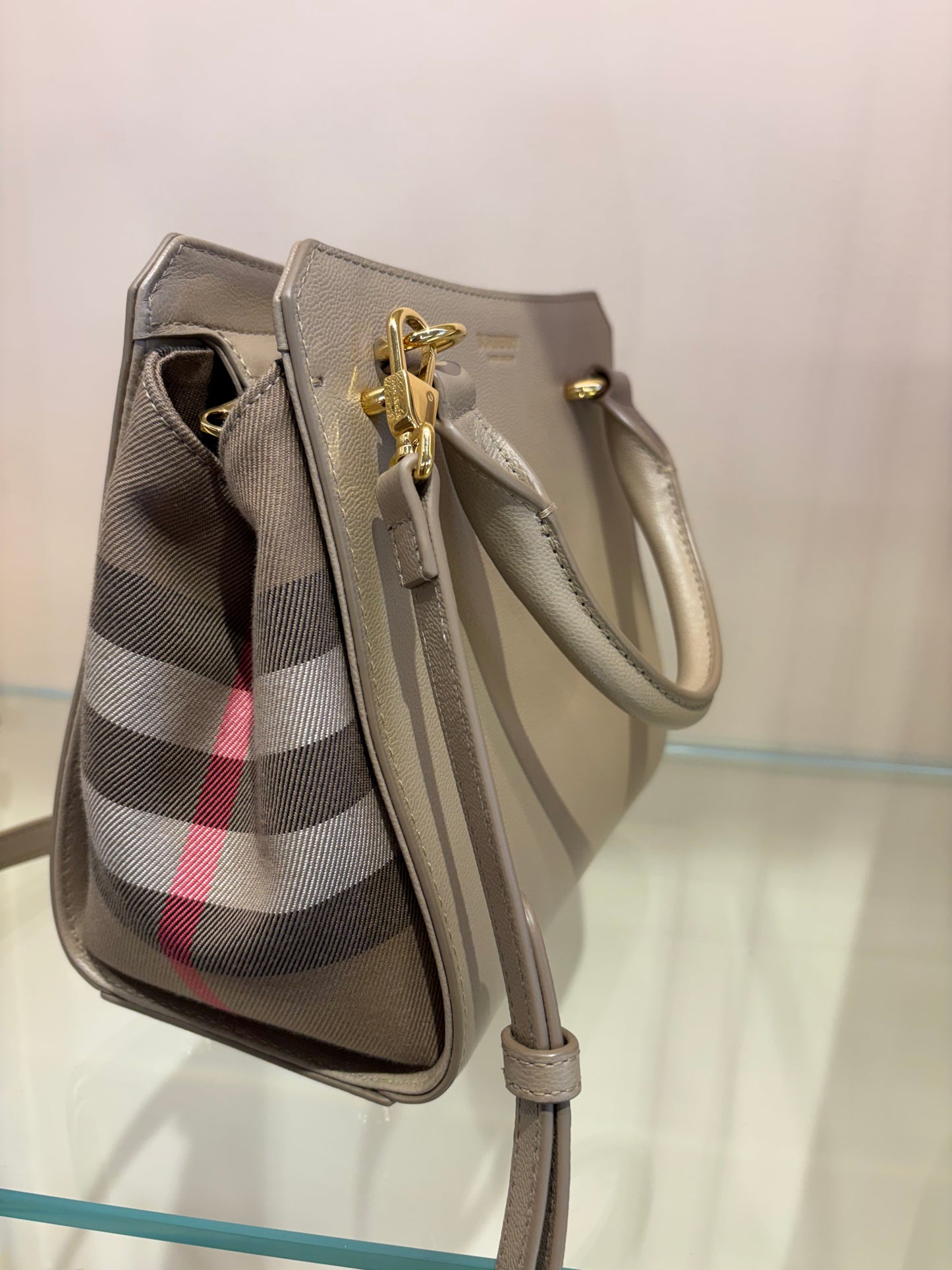 Burberry Borsa a Mano  Mini Banwell Tote in Pelle Martellata Beige -Tortora