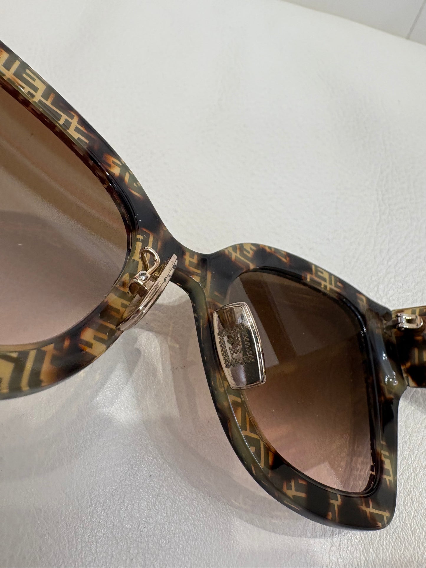 Fendi Occhiali da sole in acetato marrone