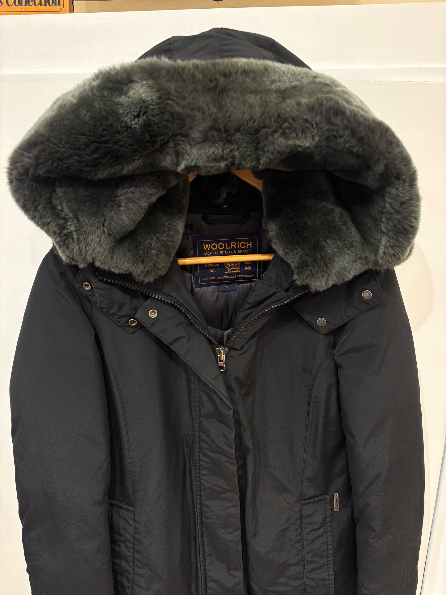 Woolrich parka Bow Bridge nero in tessuto Ramar e pelliccia vera tg44