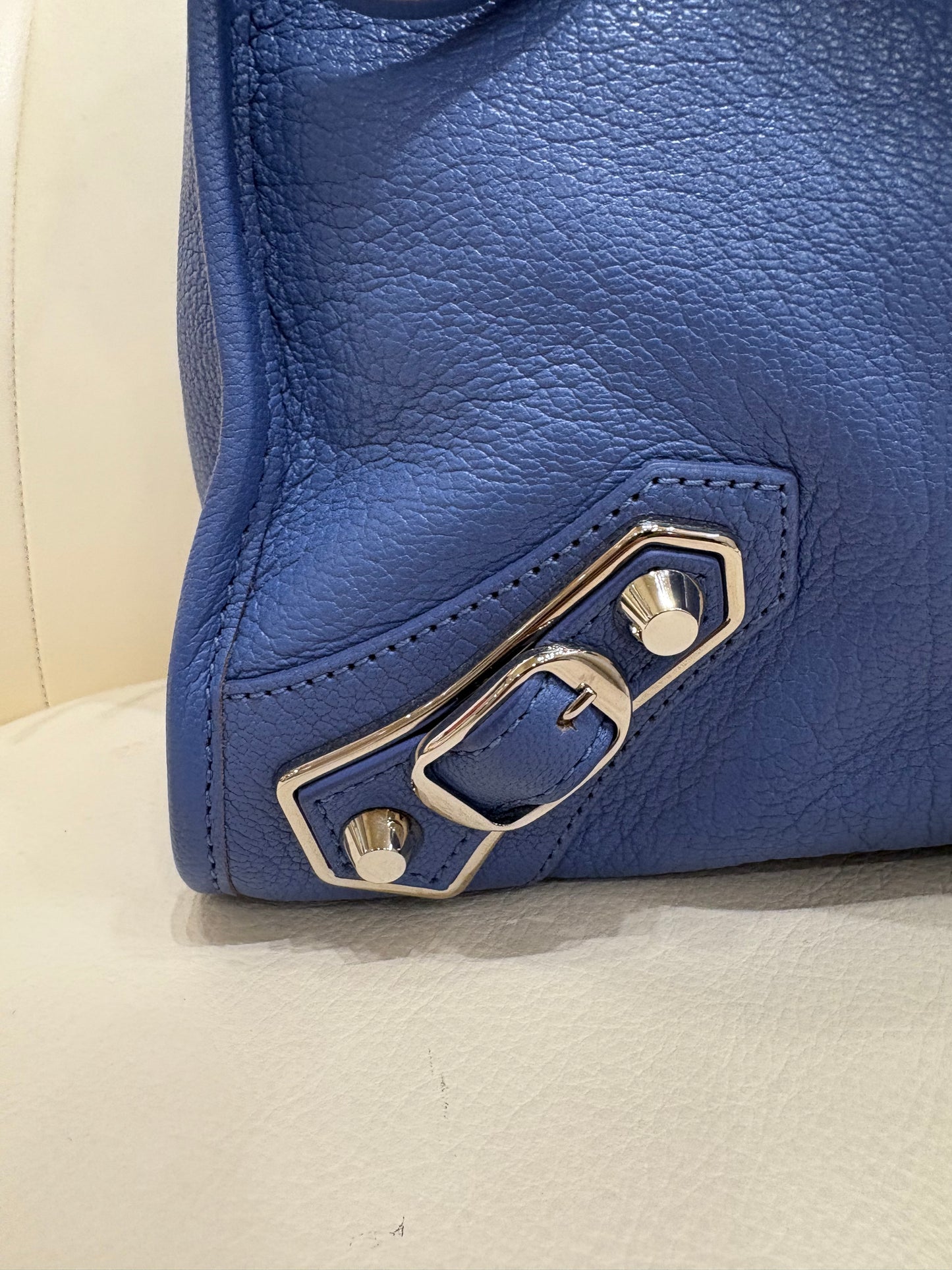 Balenciaga City in pelle azzurra