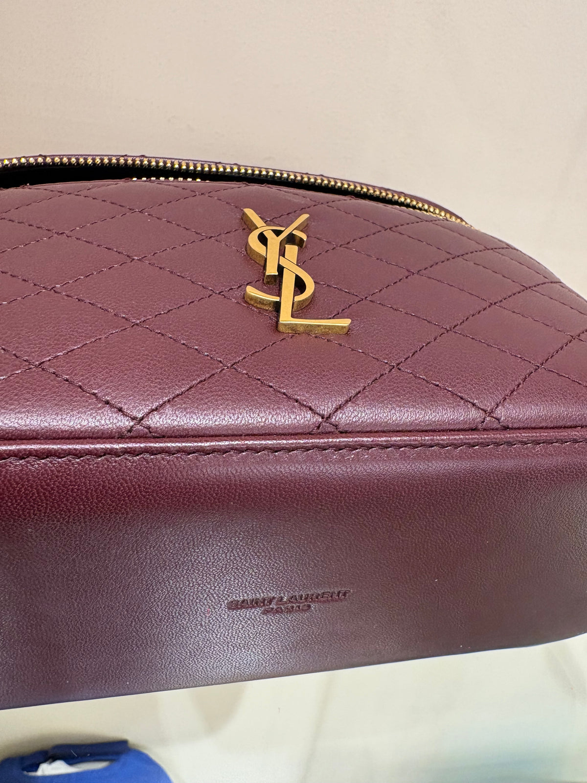 Saint Laurent Gaby Vanity Rouge Cabernet. Nuovo
