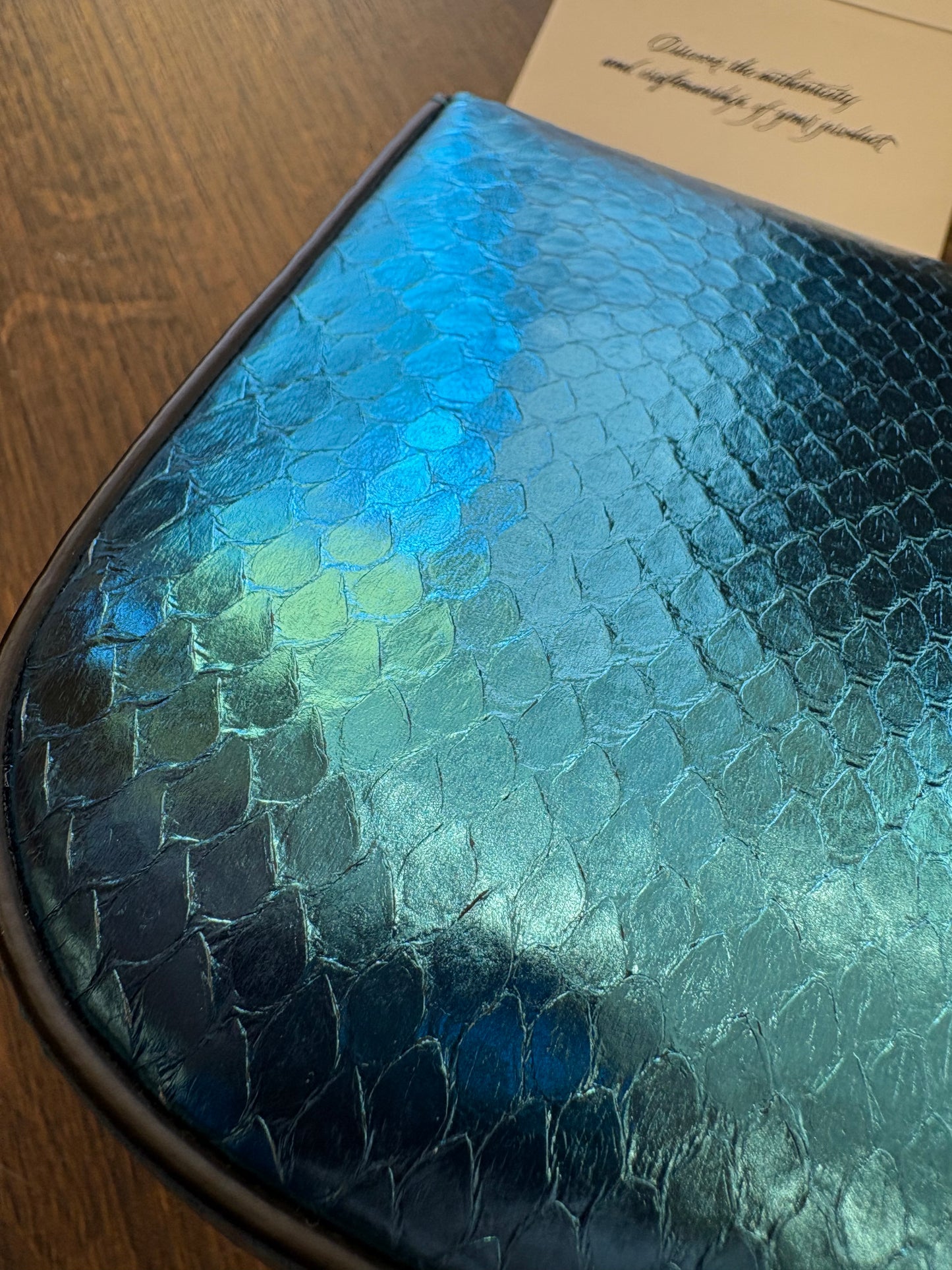 Borsa a Tracolla Gucci Horsebit 1955 Mini in Pitone Azzurro Metallizzato. Nuovo
