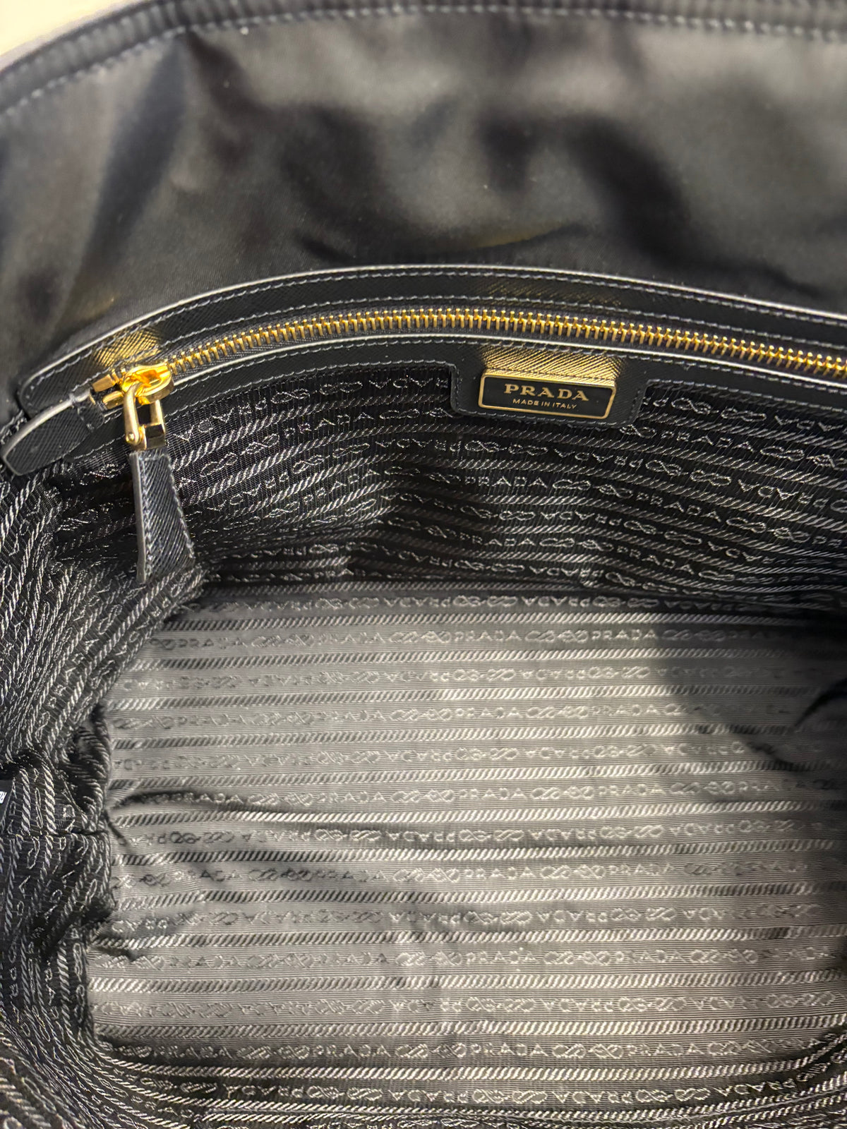 Prada Borsa Shopping  Re-Edition 1978 in Re-Nylon e Pelle Saffiano. Nuovo
