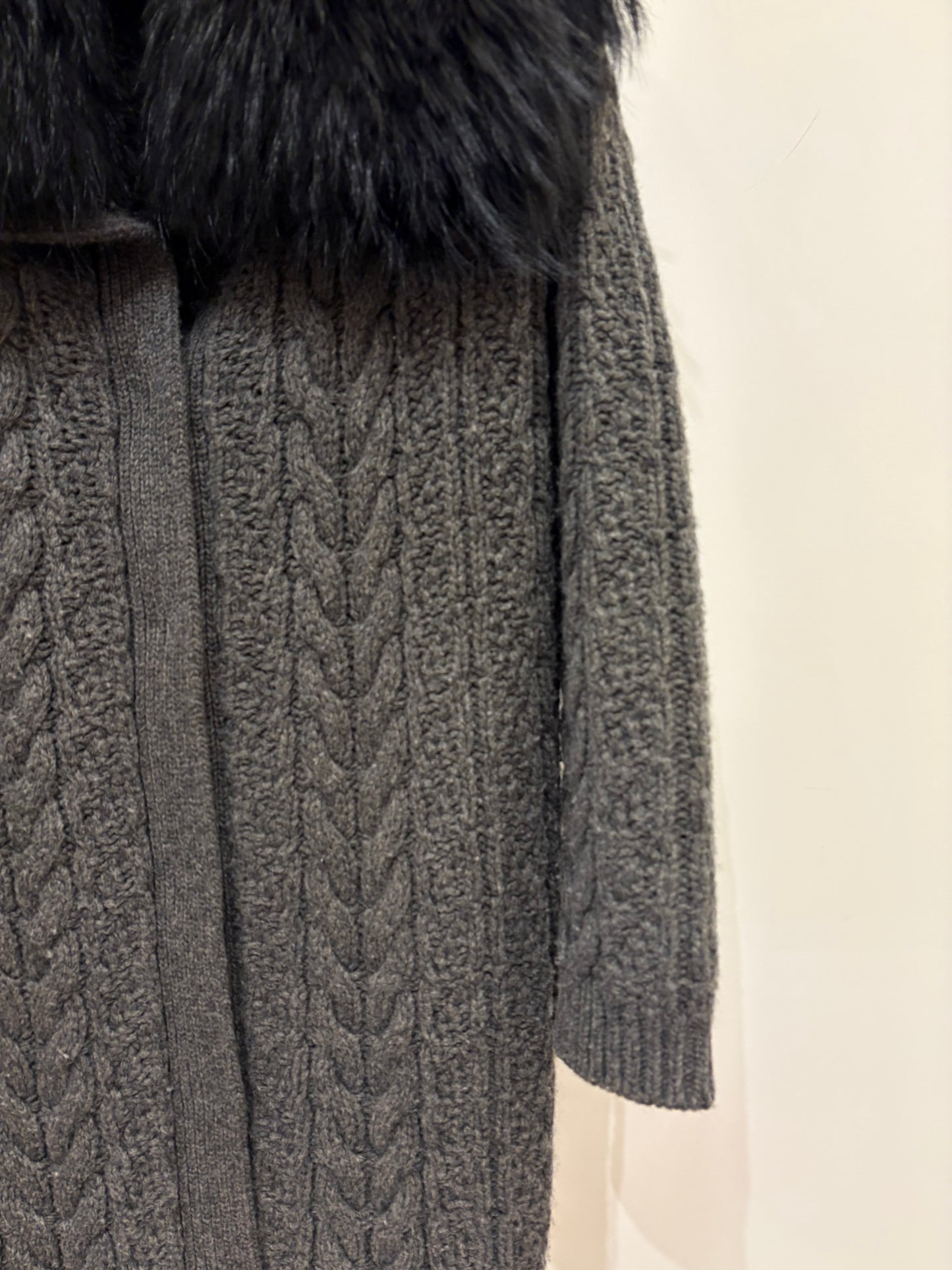 Prada cappottino trecce in lana e collo volpe nero