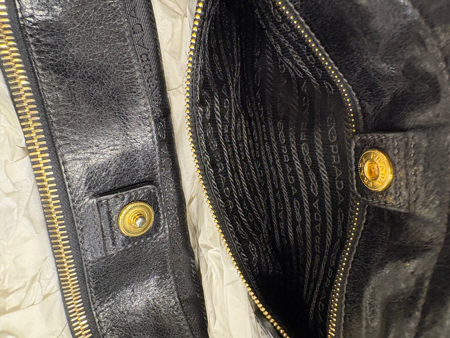 Prada borsa a mano in vitello shine con tracolla