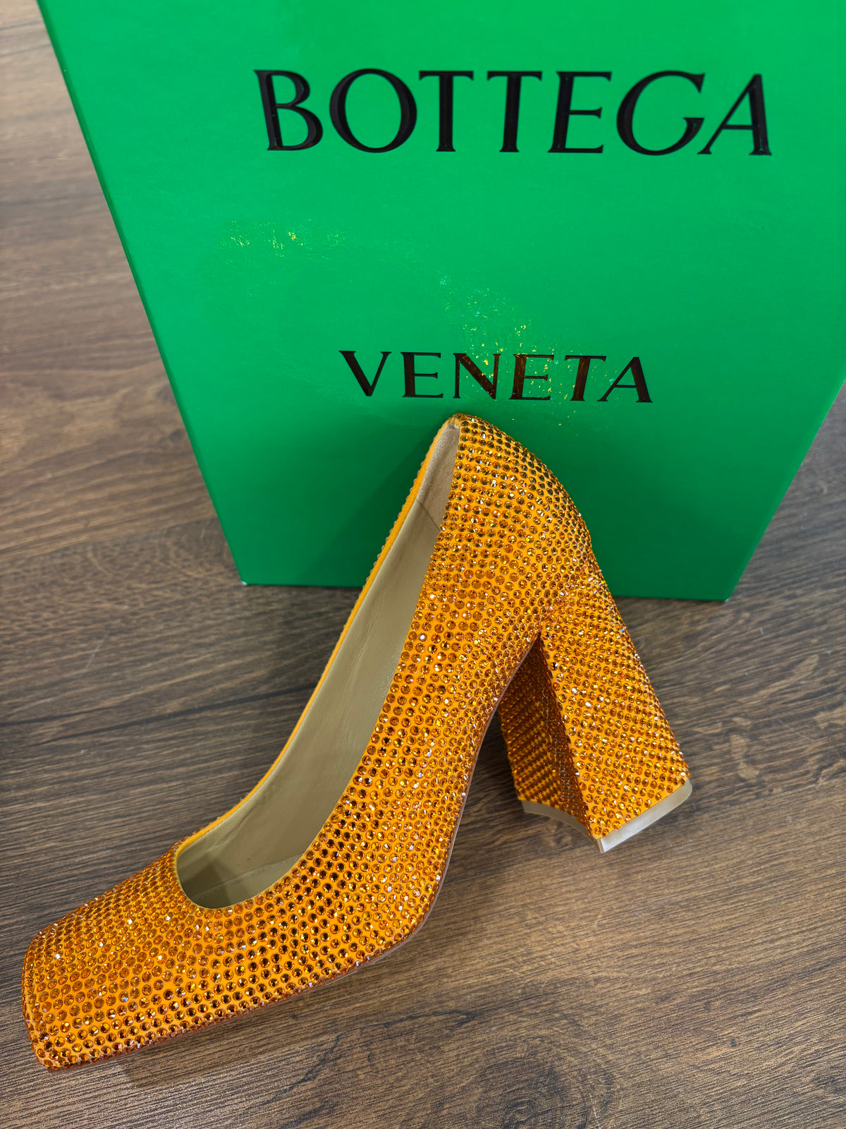 Bottega Veneta Crystal Embellished Tower Pumps. Nuovo