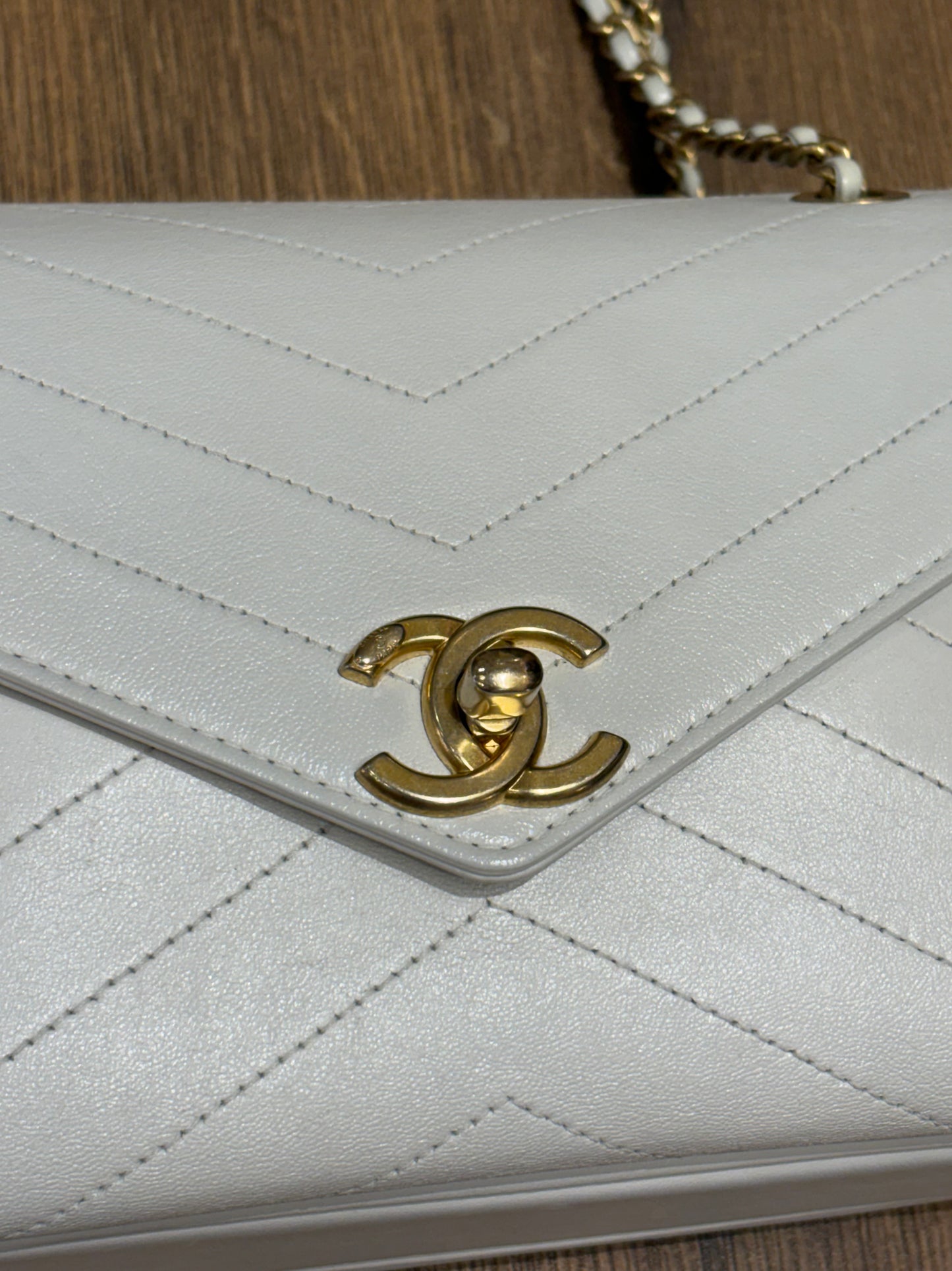 Chanel Triple Compartment in pelle bianca