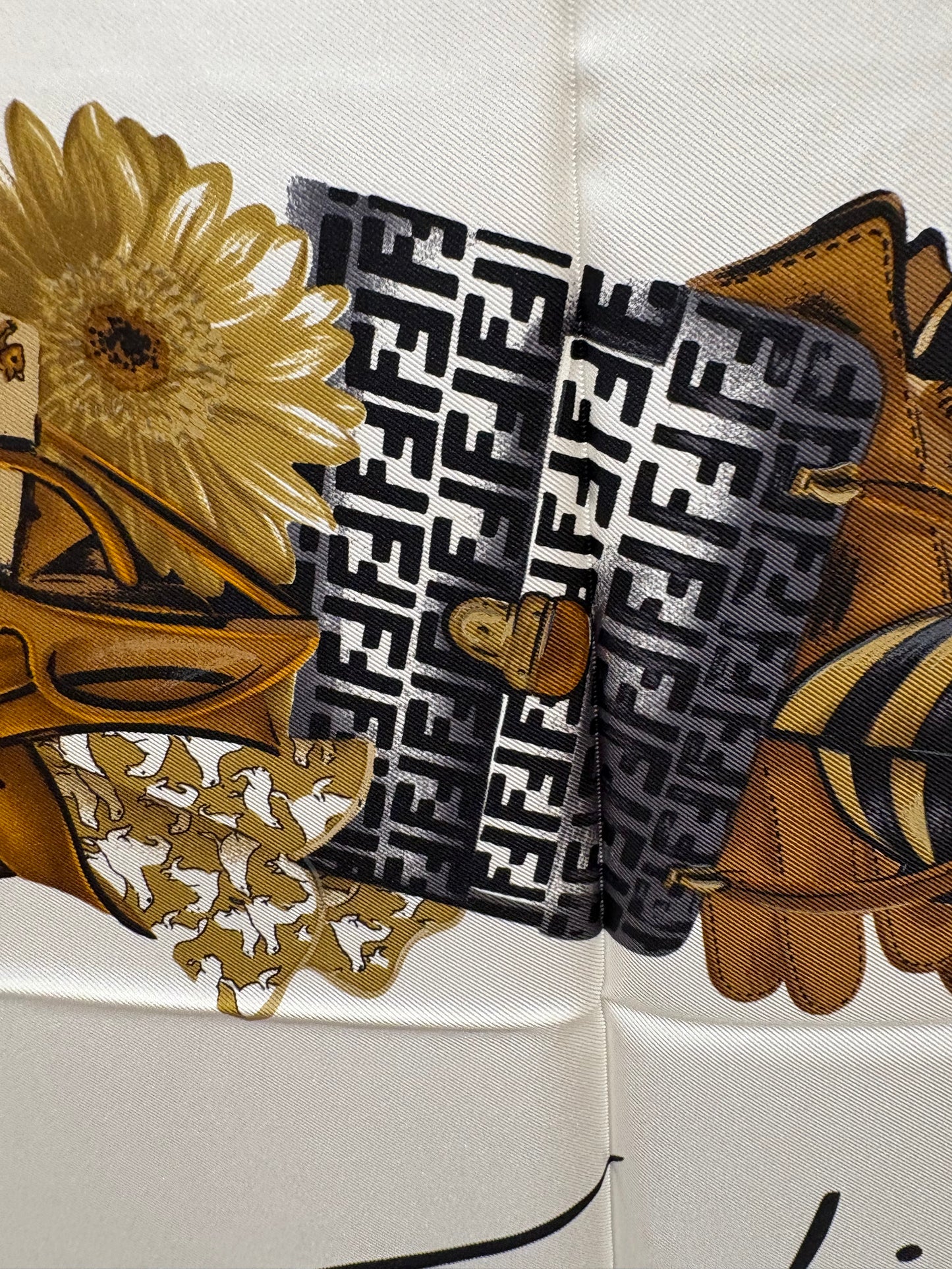 Fendi foulard in seta . Nuovo