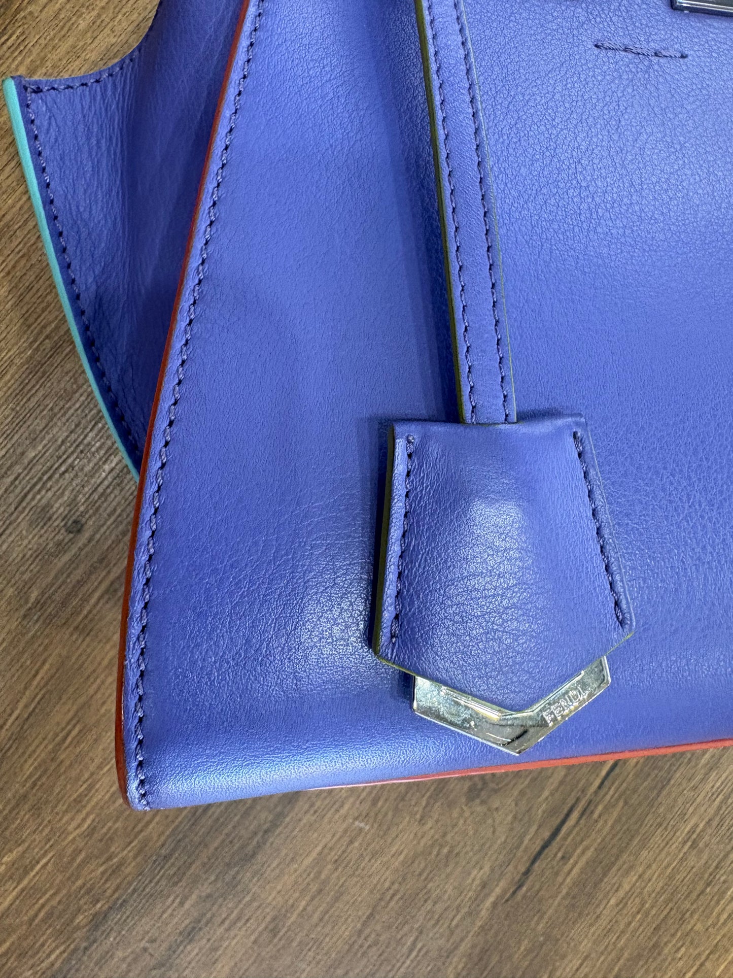 Borsa a Mano Fendi 3Jours Mini in Pelle di Vitello Viola Iris. Nuovo