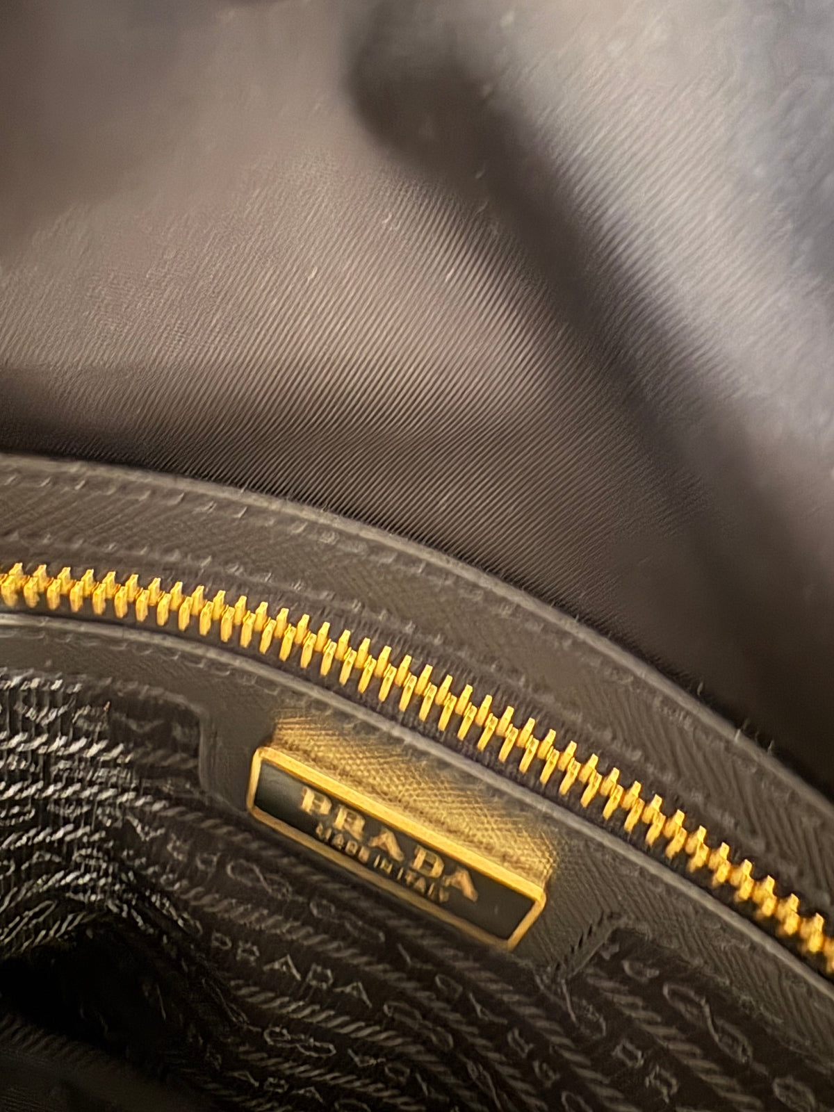 Prada Borsa Shopping  Re-Edition 1978 in Re-Nylon e Pelle Saffiano. Nuovo