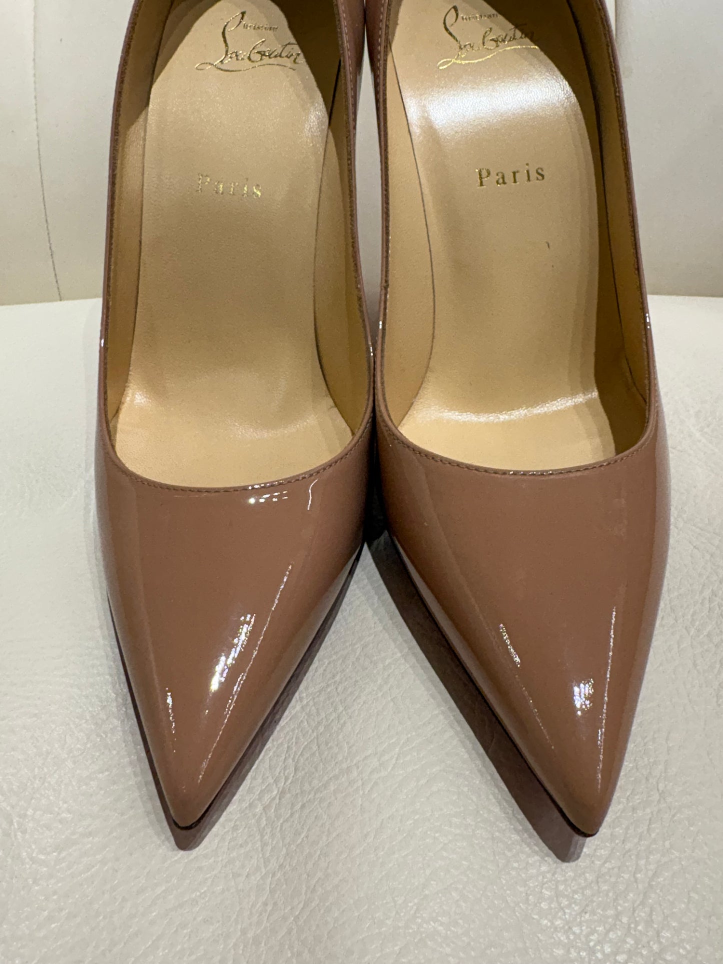 Louboutin Kate décolleté 100mm pelle verniciata cipria 40