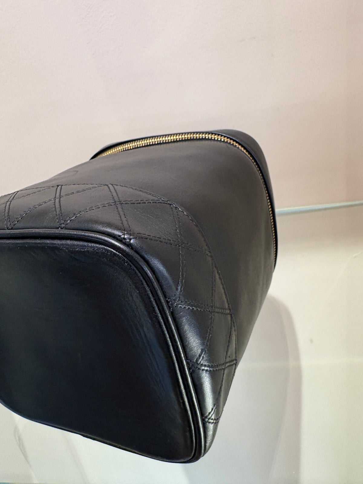 Chanel Vanity Case borsa a mano  in pelle di agnello nero. Vintage