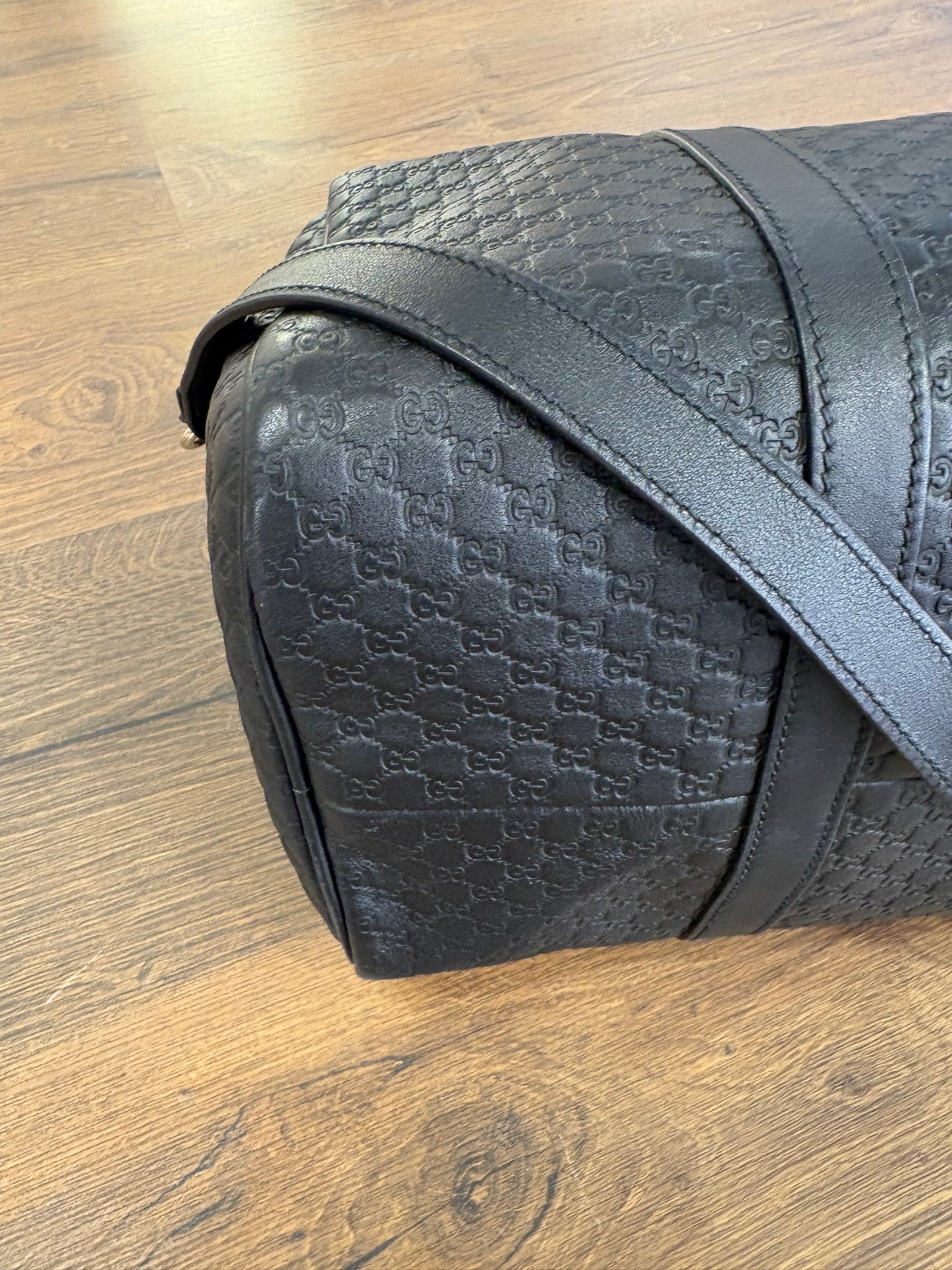 Gucci Borsa Bauletto Boston Bag in Pelle Microguccissima Nera con tracolla